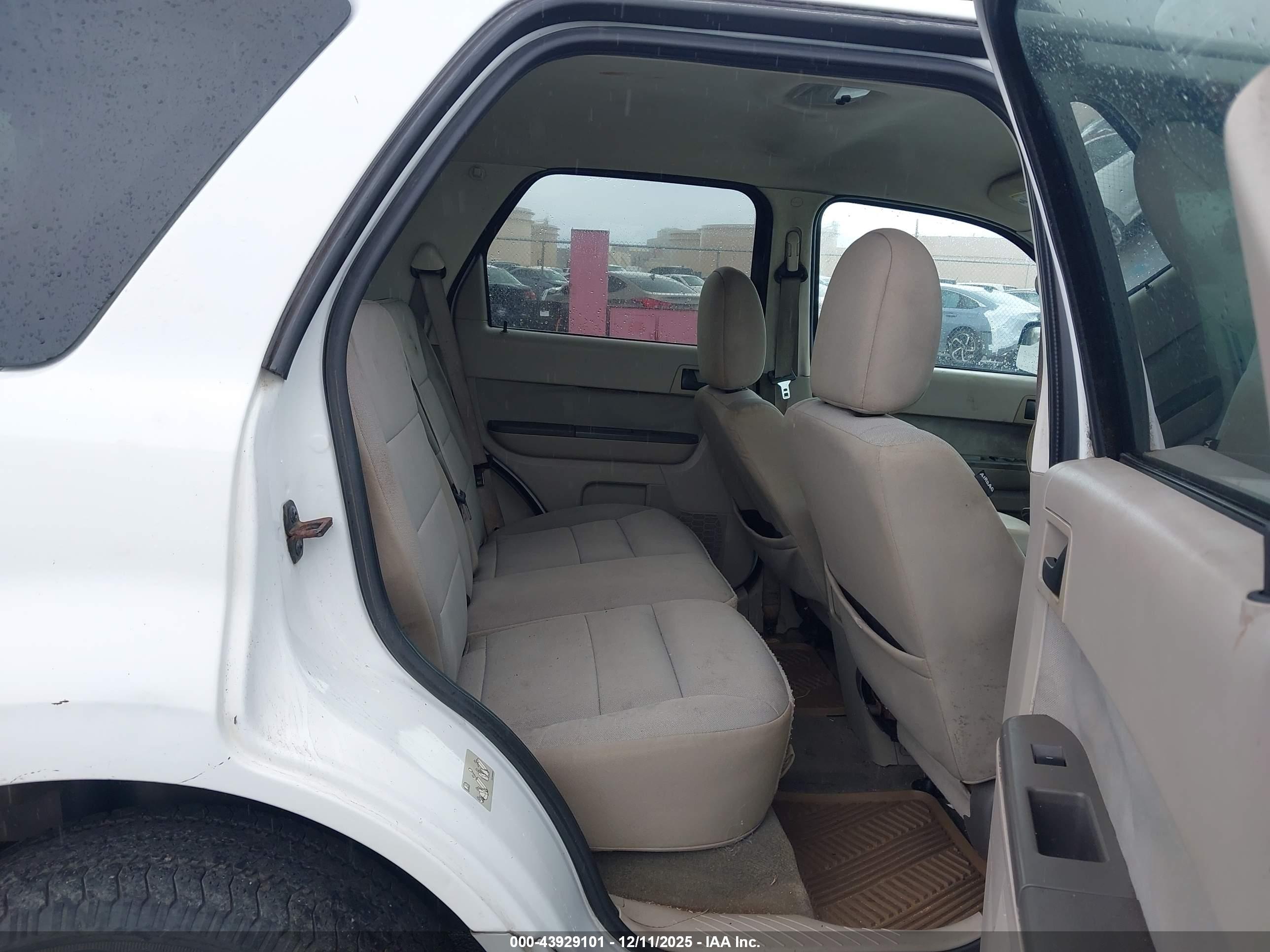 FORD ESCAPE image 8
