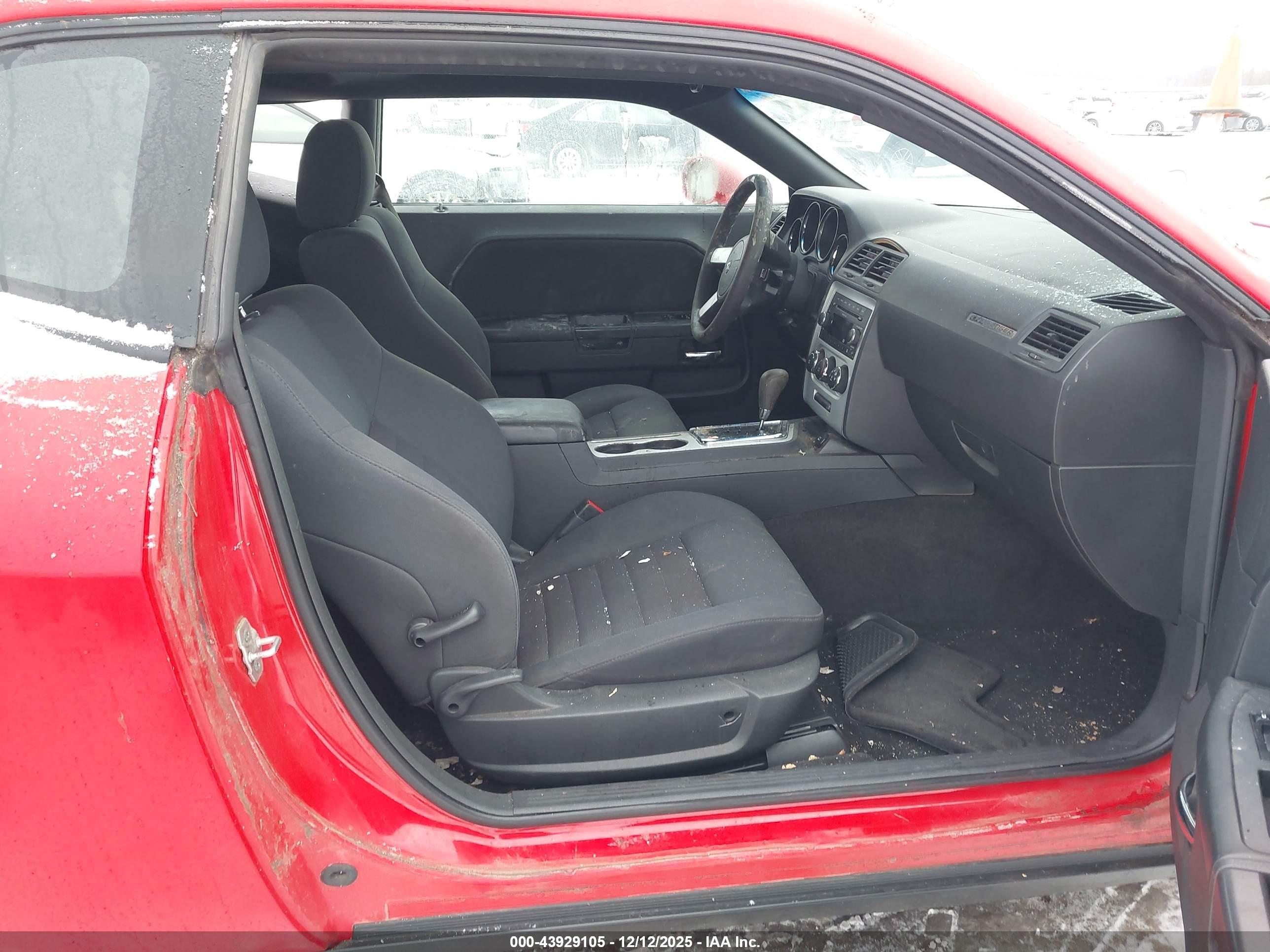 DODGE CHALLENGER image 5