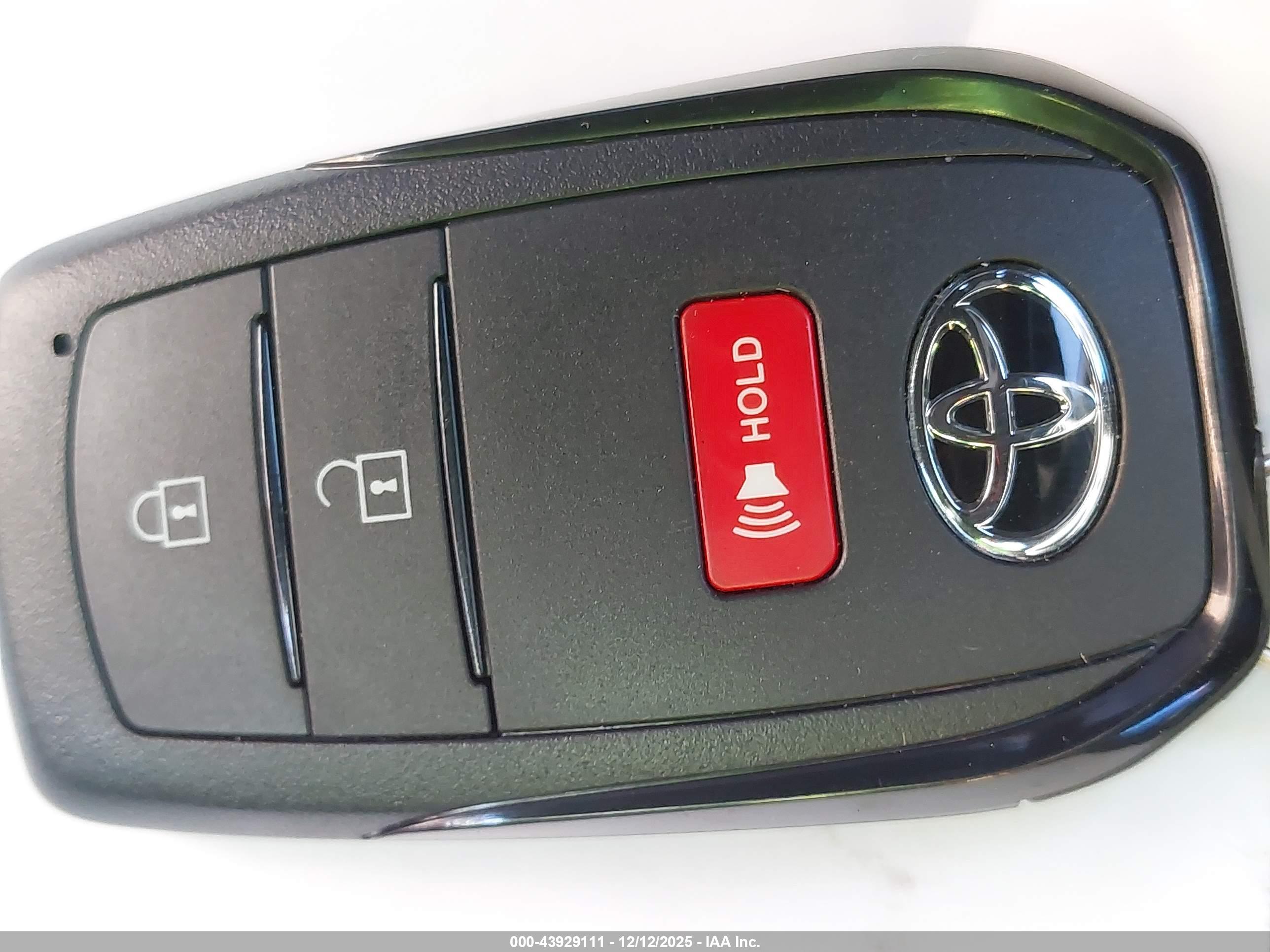 TOYOTA PRIUS image 11