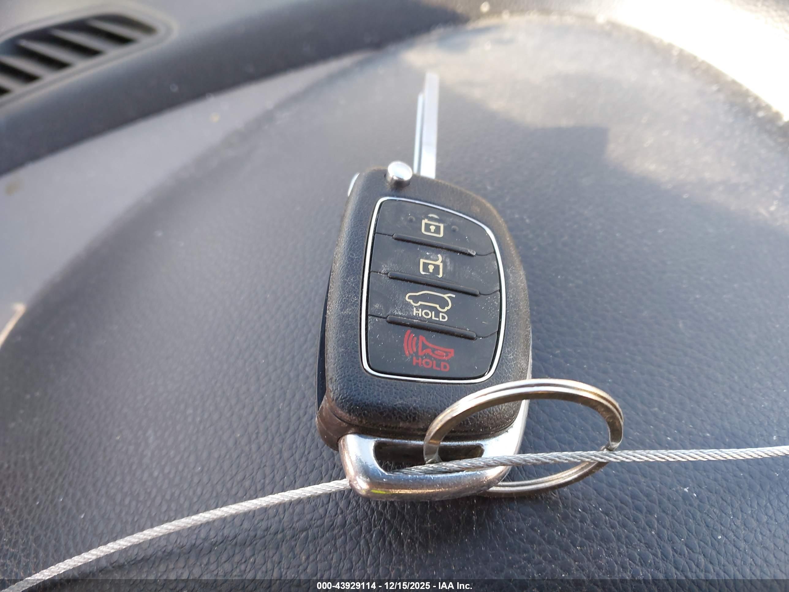 HYUNDAI SANTA image 11