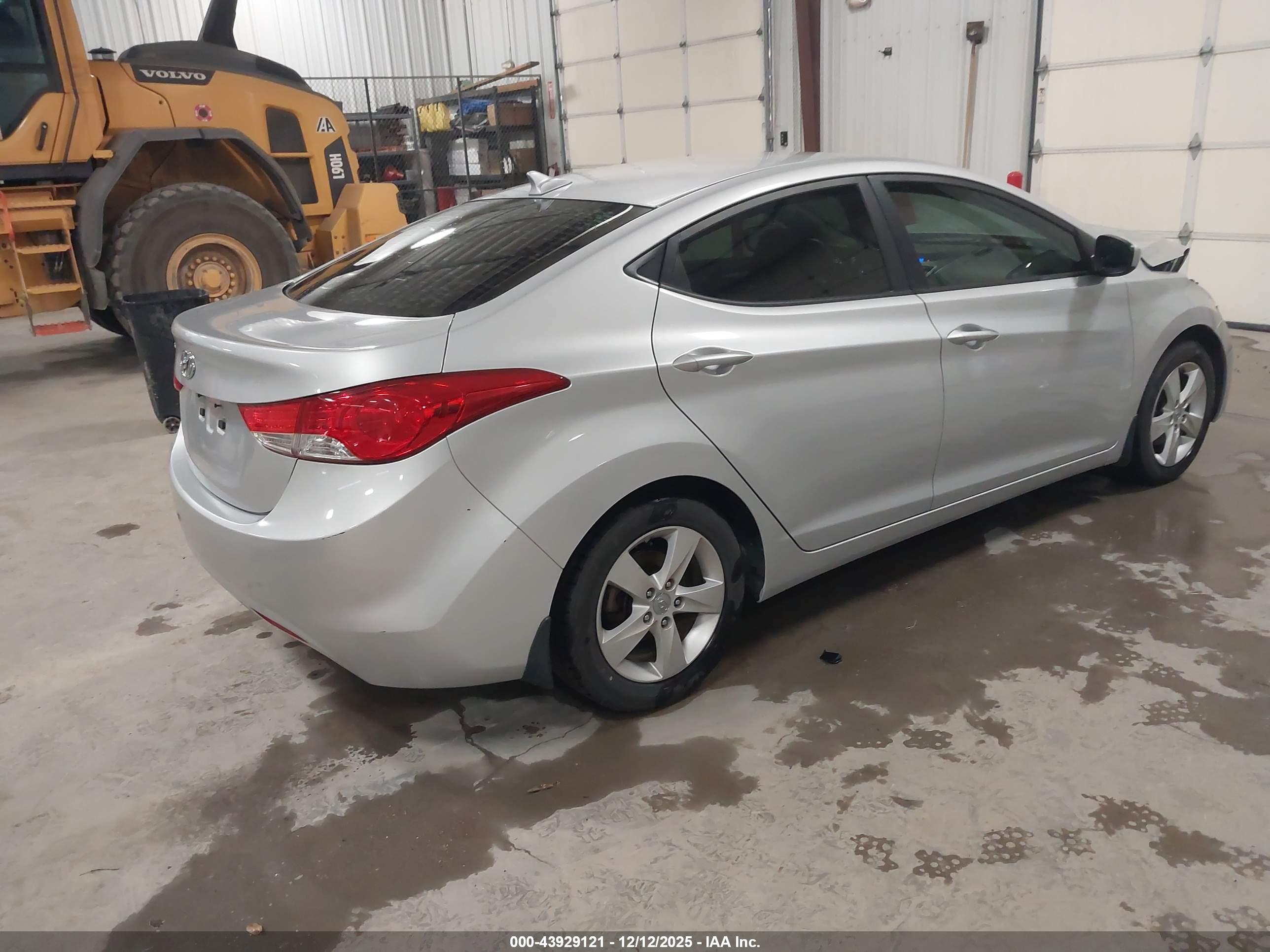 HYUNDAI ELANTRA image 4