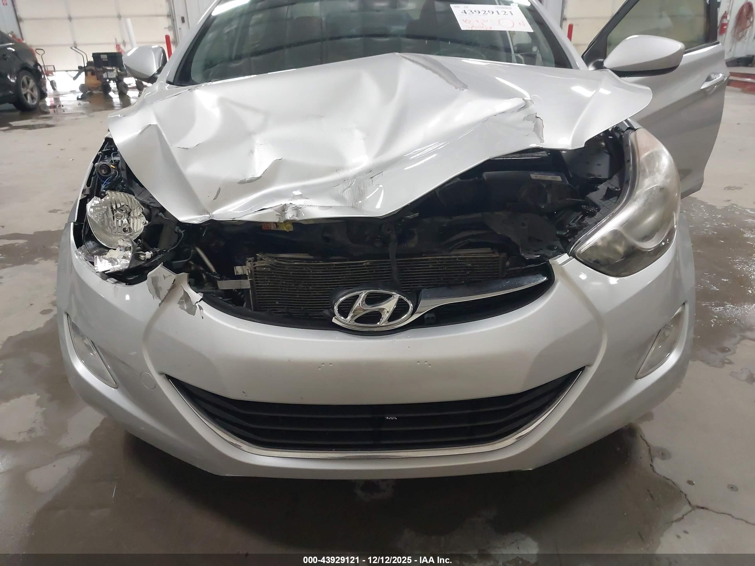 HYUNDAI ELANTRA image 6