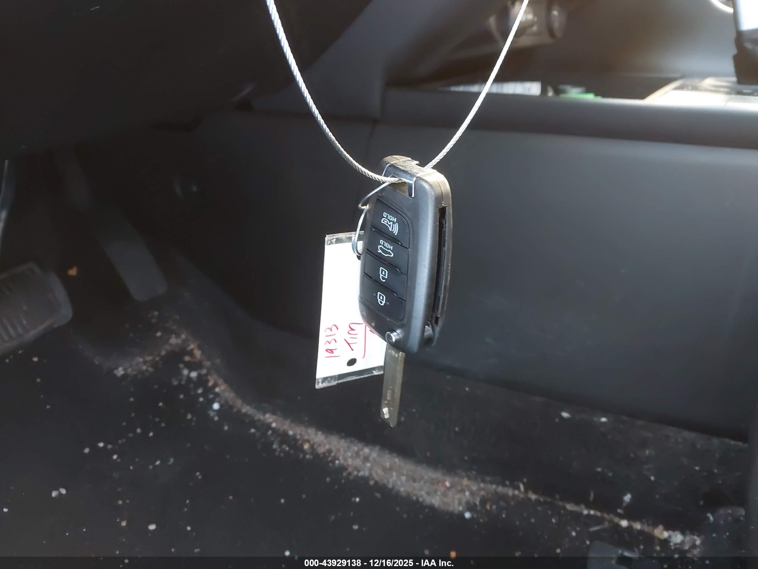 HYUNDAI ELANTRA image 11