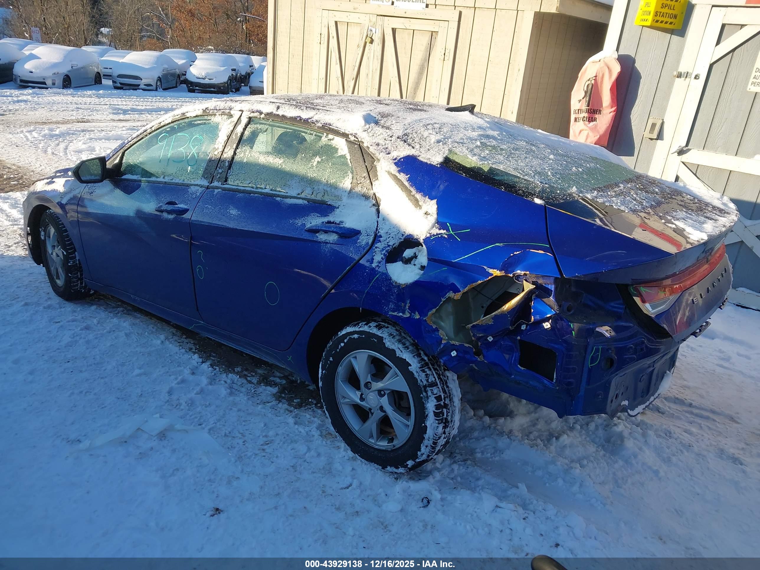 HYUNDAI ELANTRA image 3