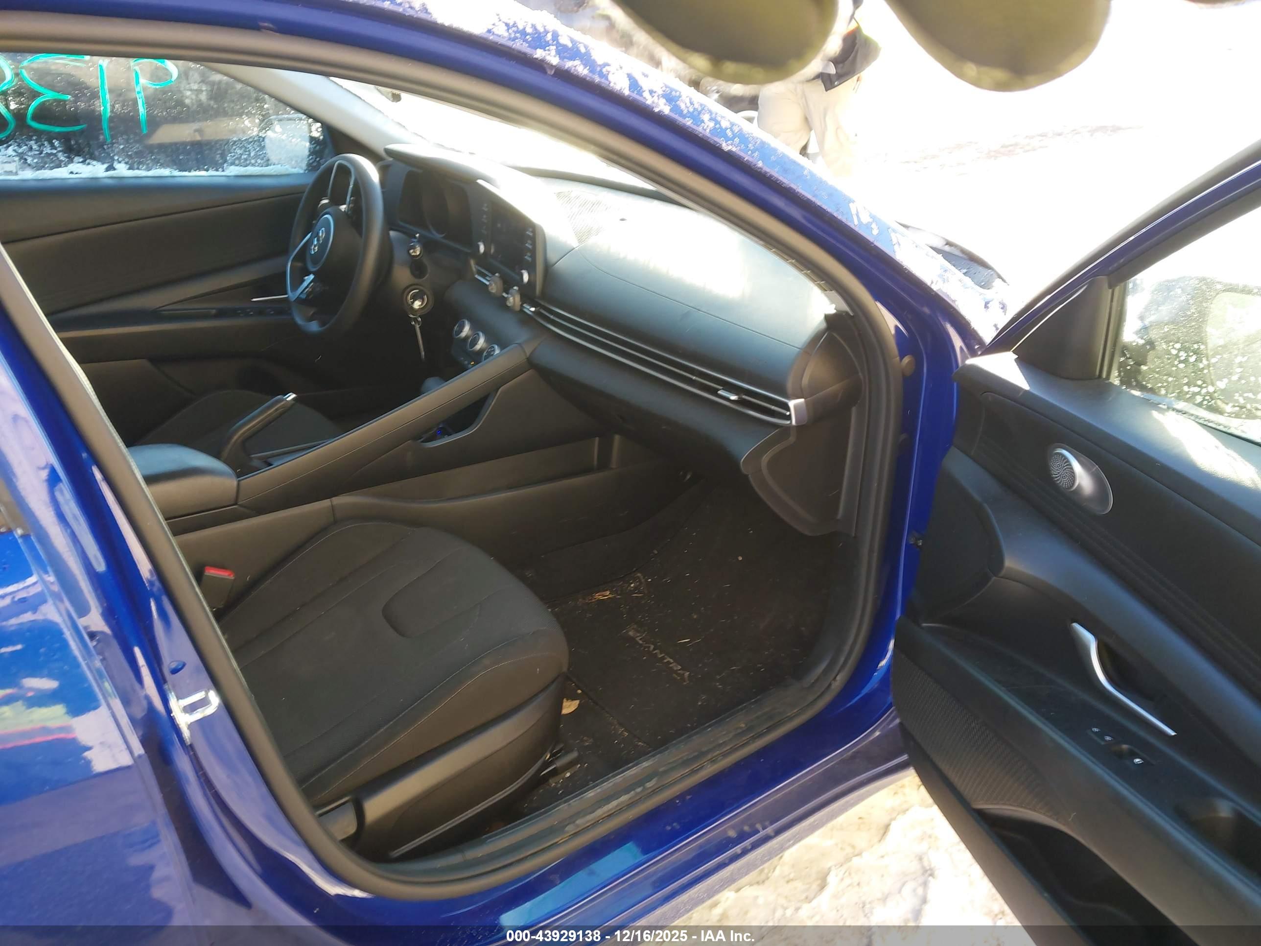HYUNDAI ELANTRA image 5