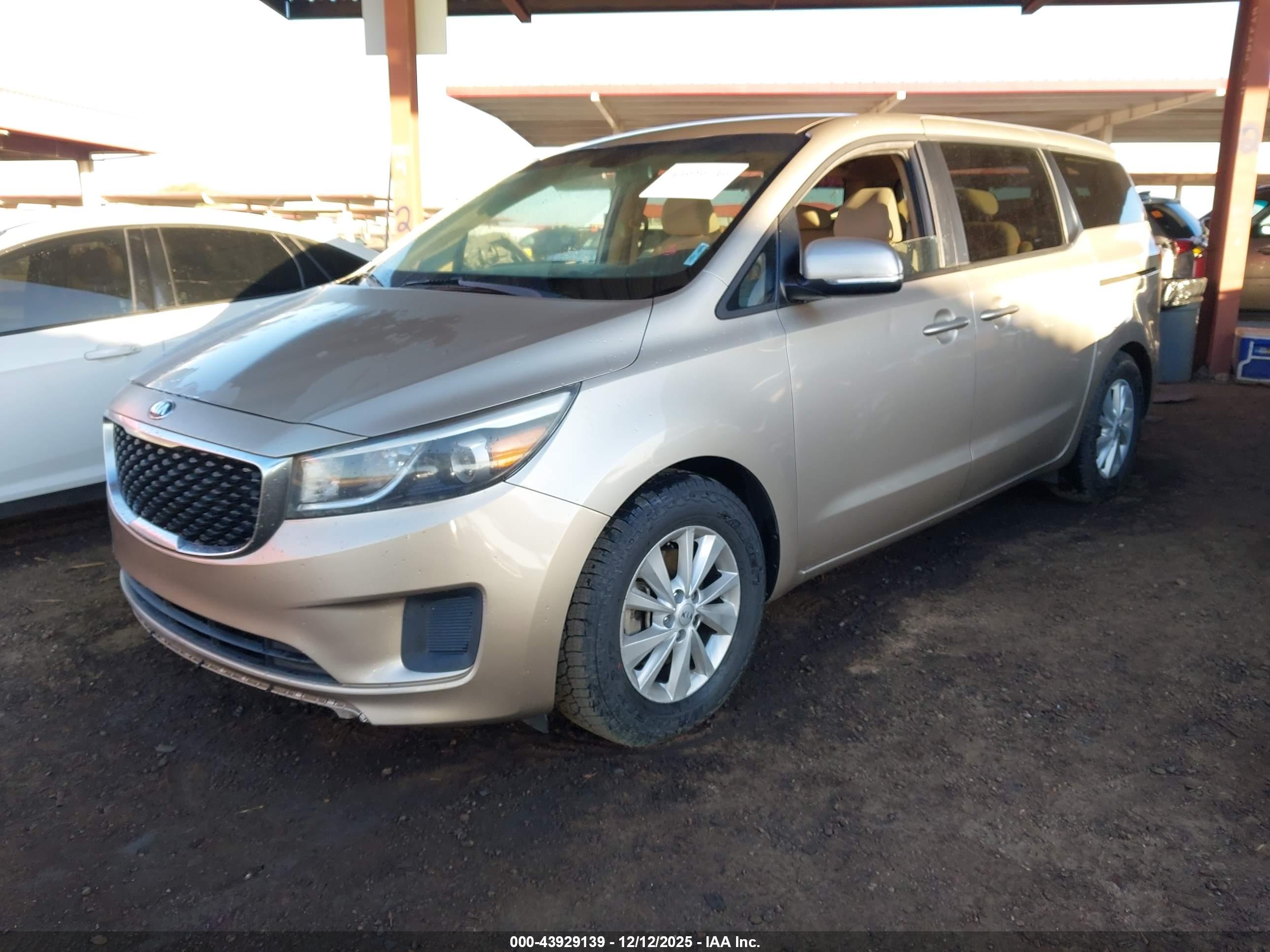 KIA SEDONA image 2