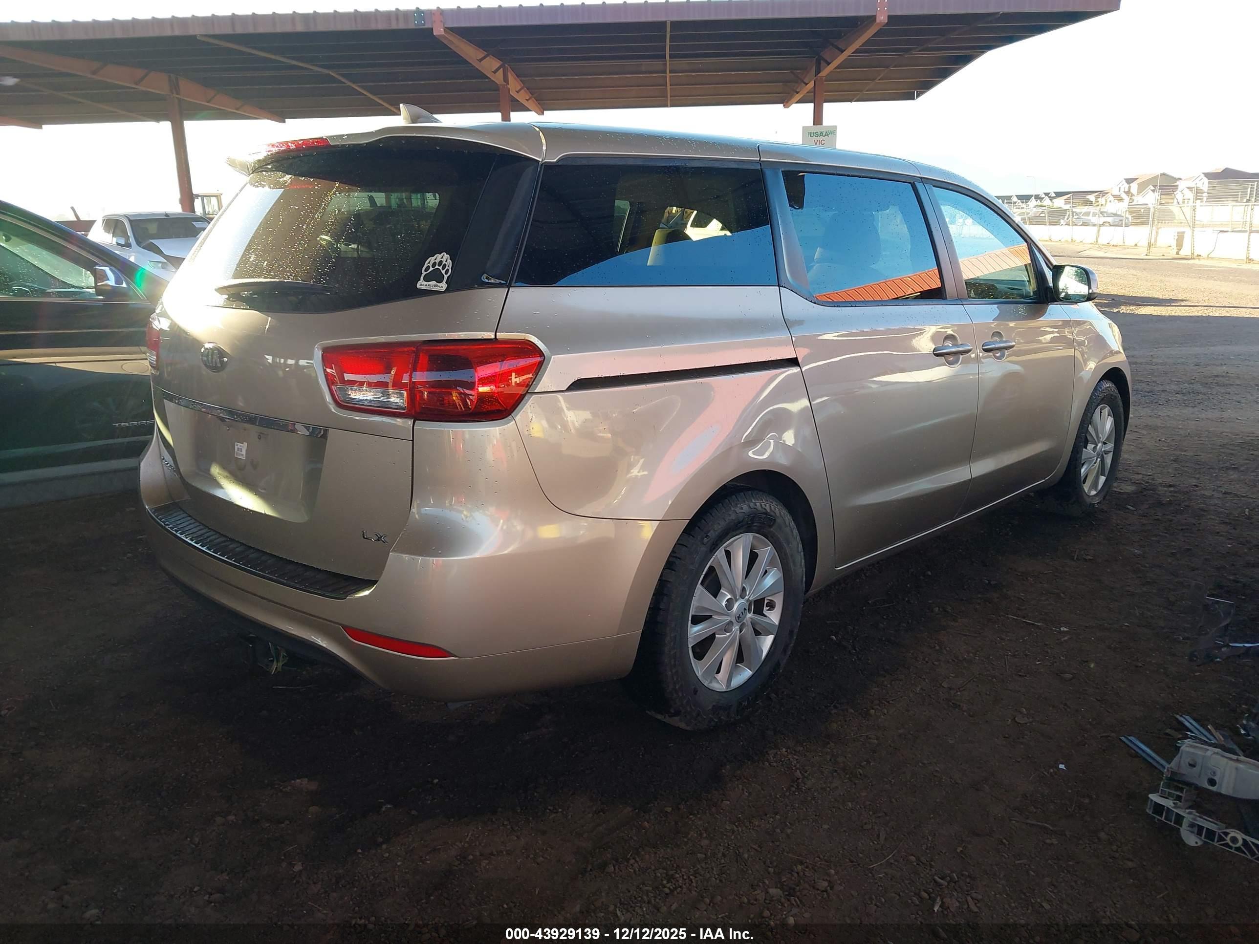 KIA SEDONA image 4