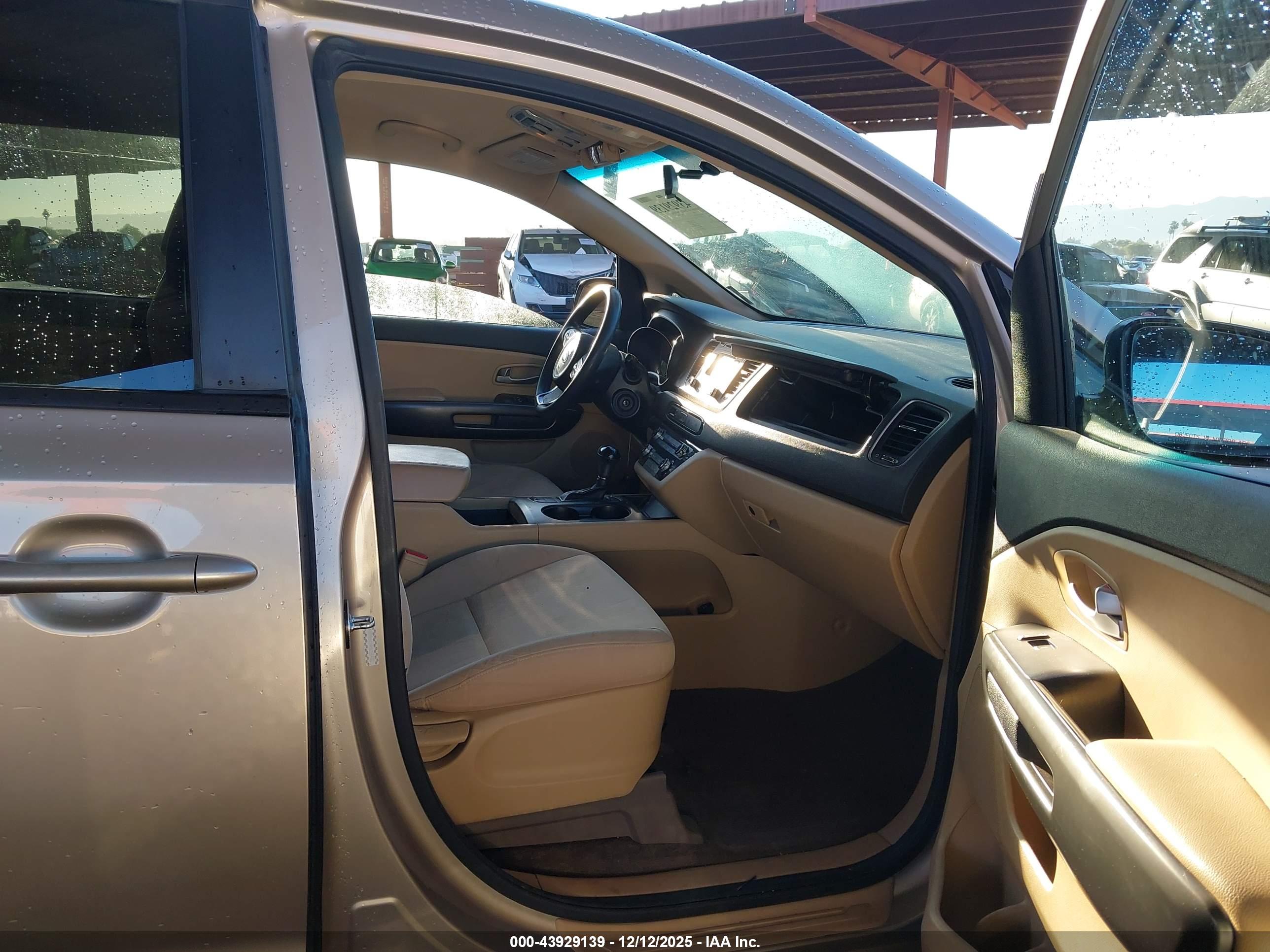 KIA SEDONA image 5