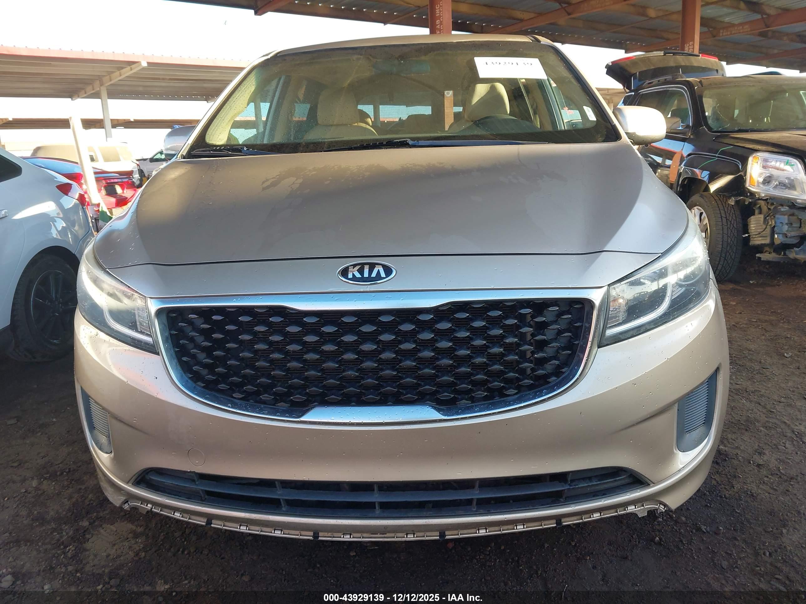 KIA SEDONA image 6