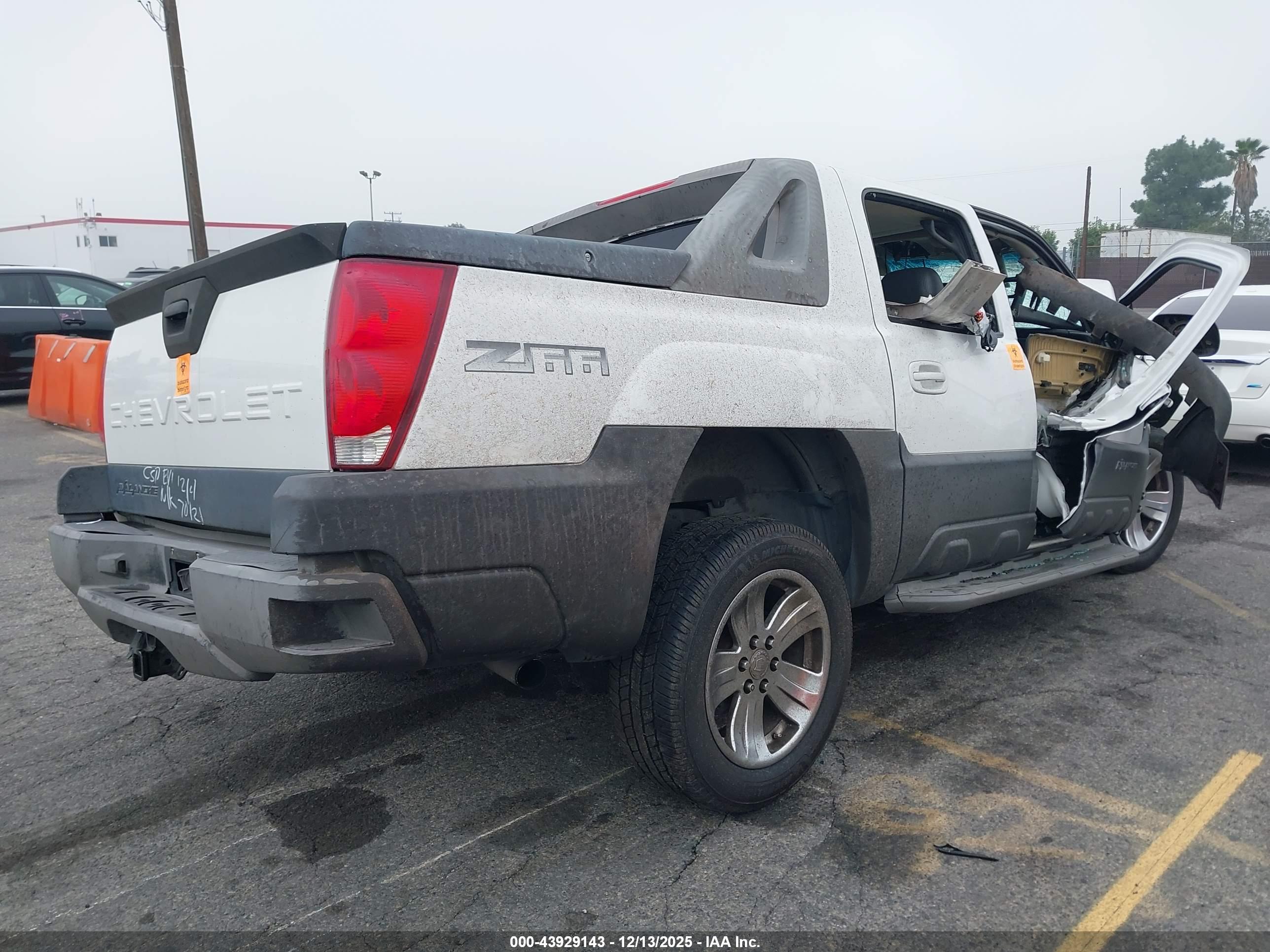 CHEVROLET AVALANCHE image 4