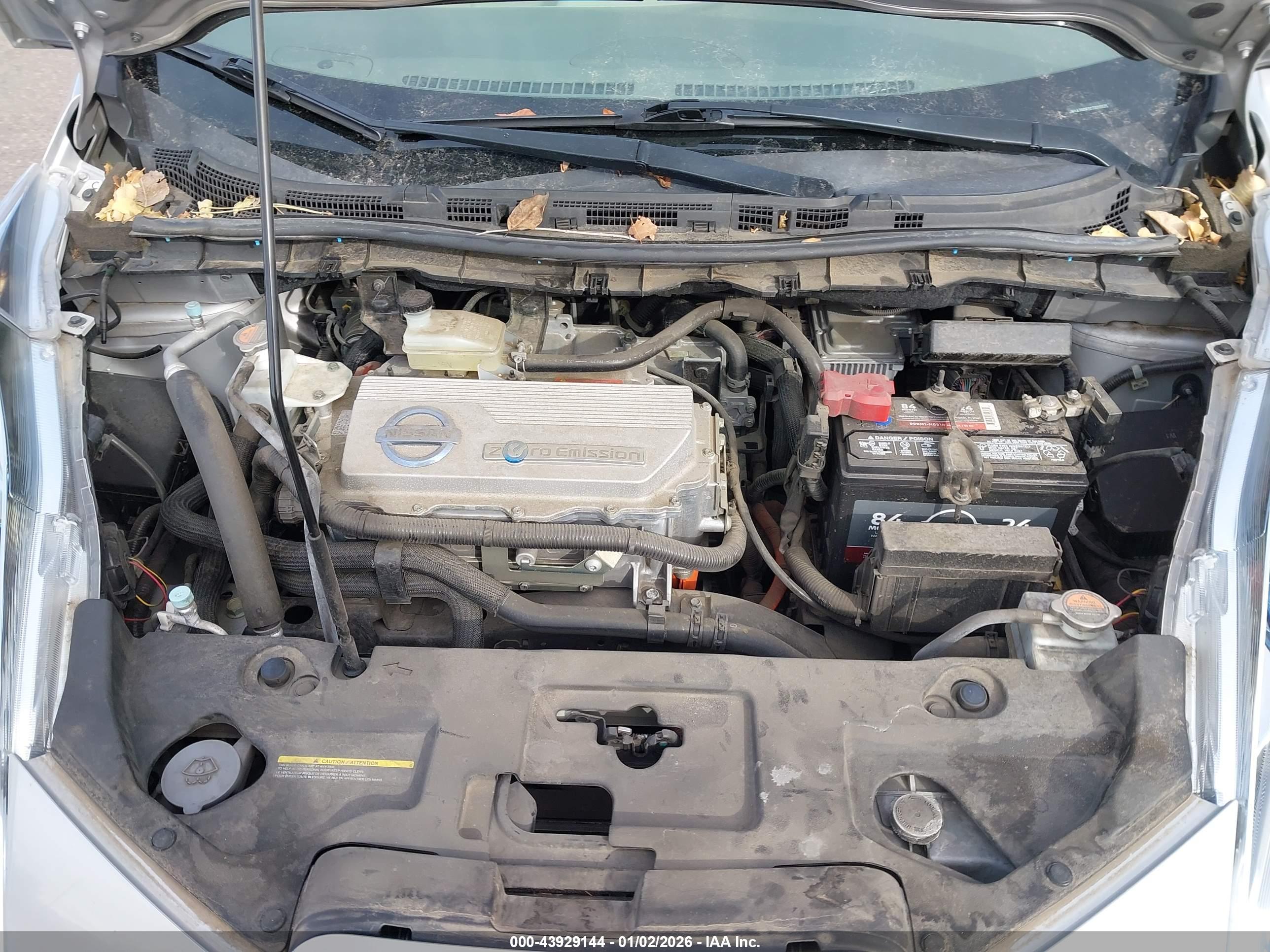 NISSAN LEAF image 10
