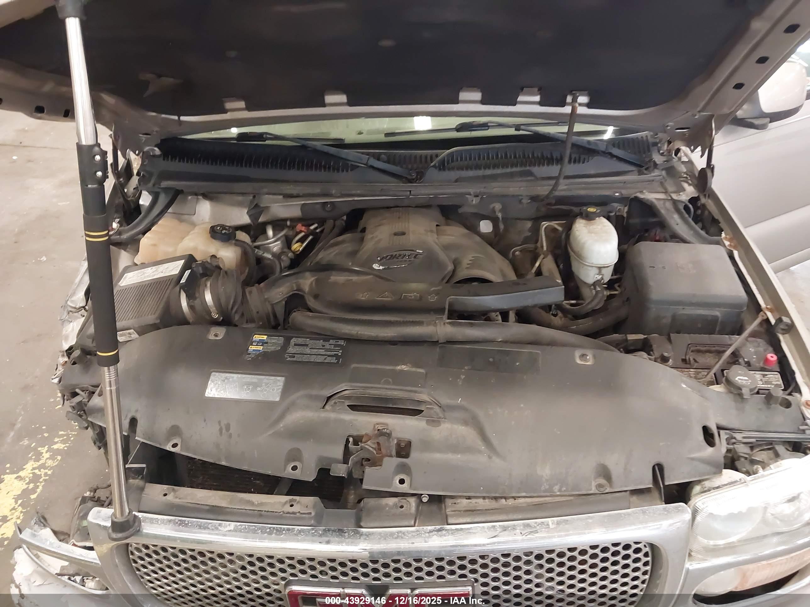 GMC YUKON image 10