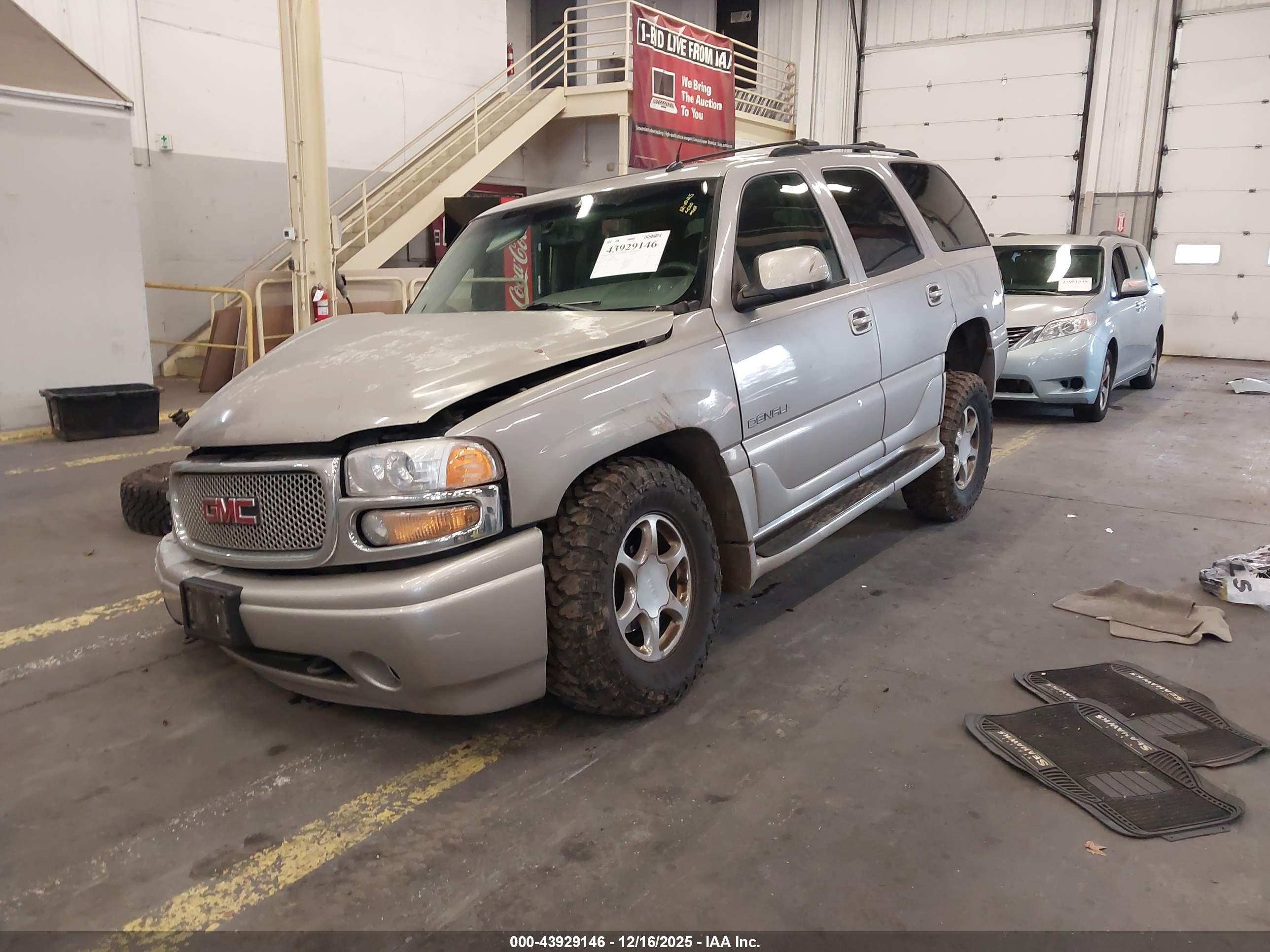 GMC YUKON image 2