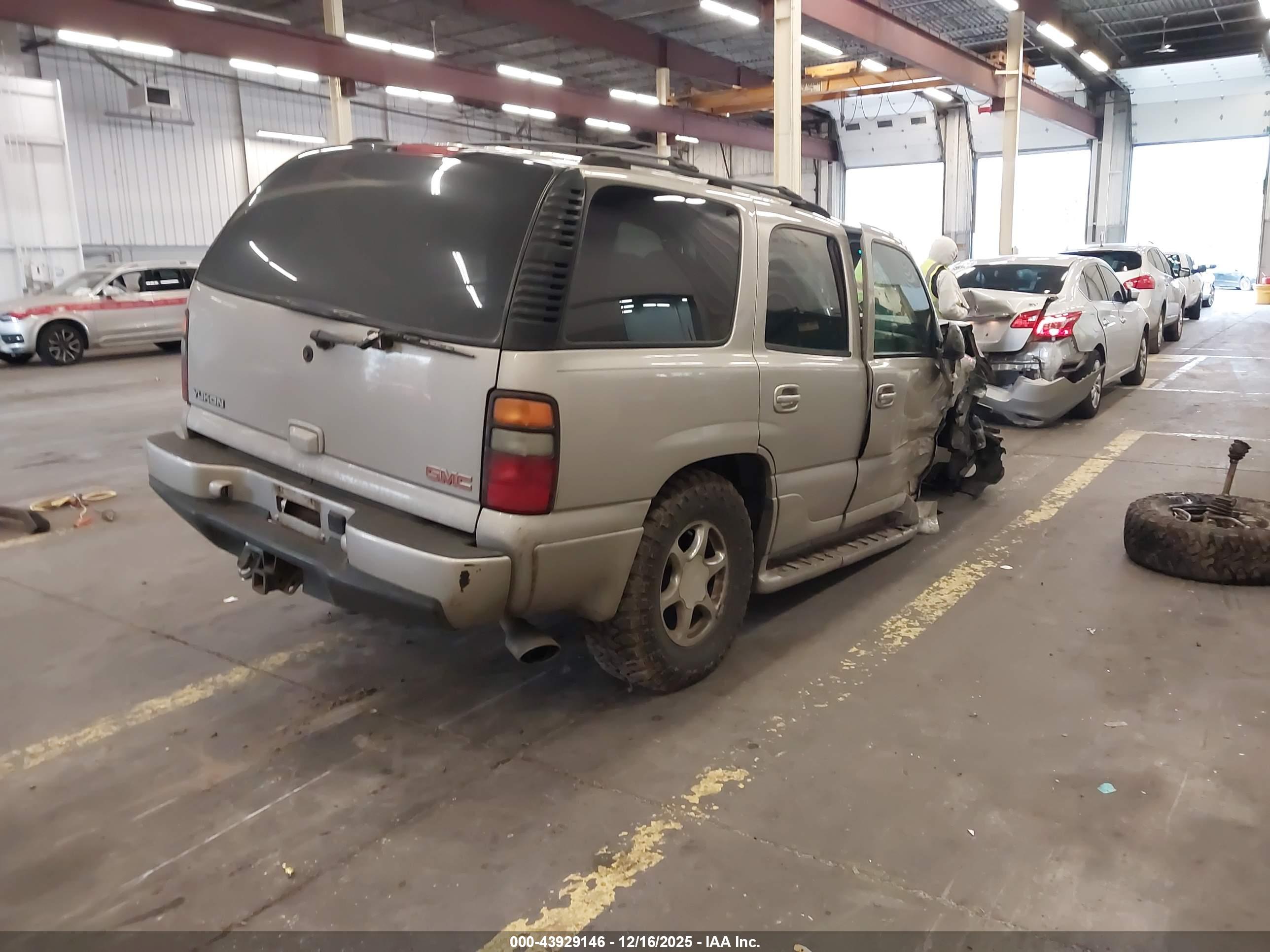 GMC YUKON image 4