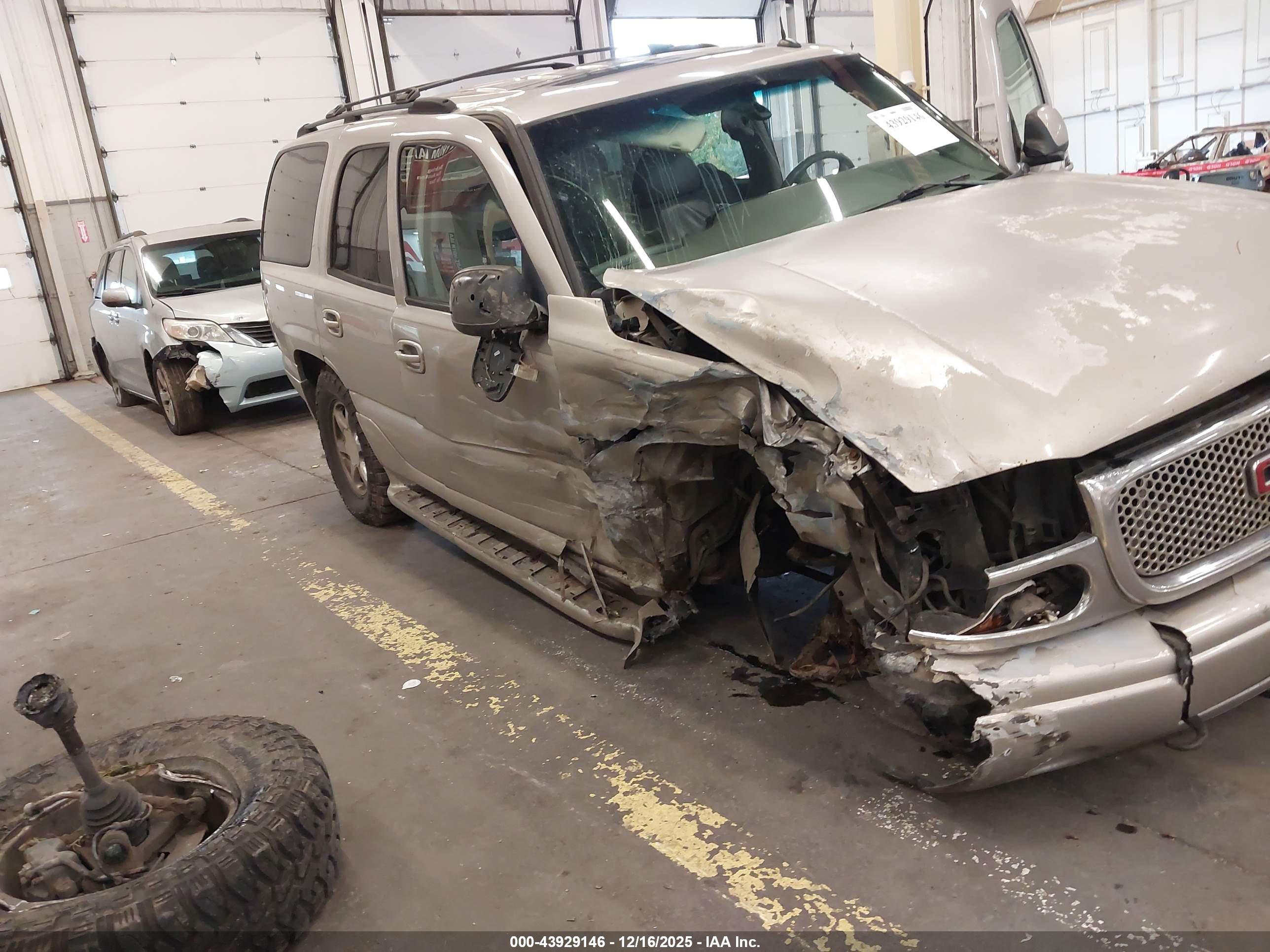 GMC YUKON image 6