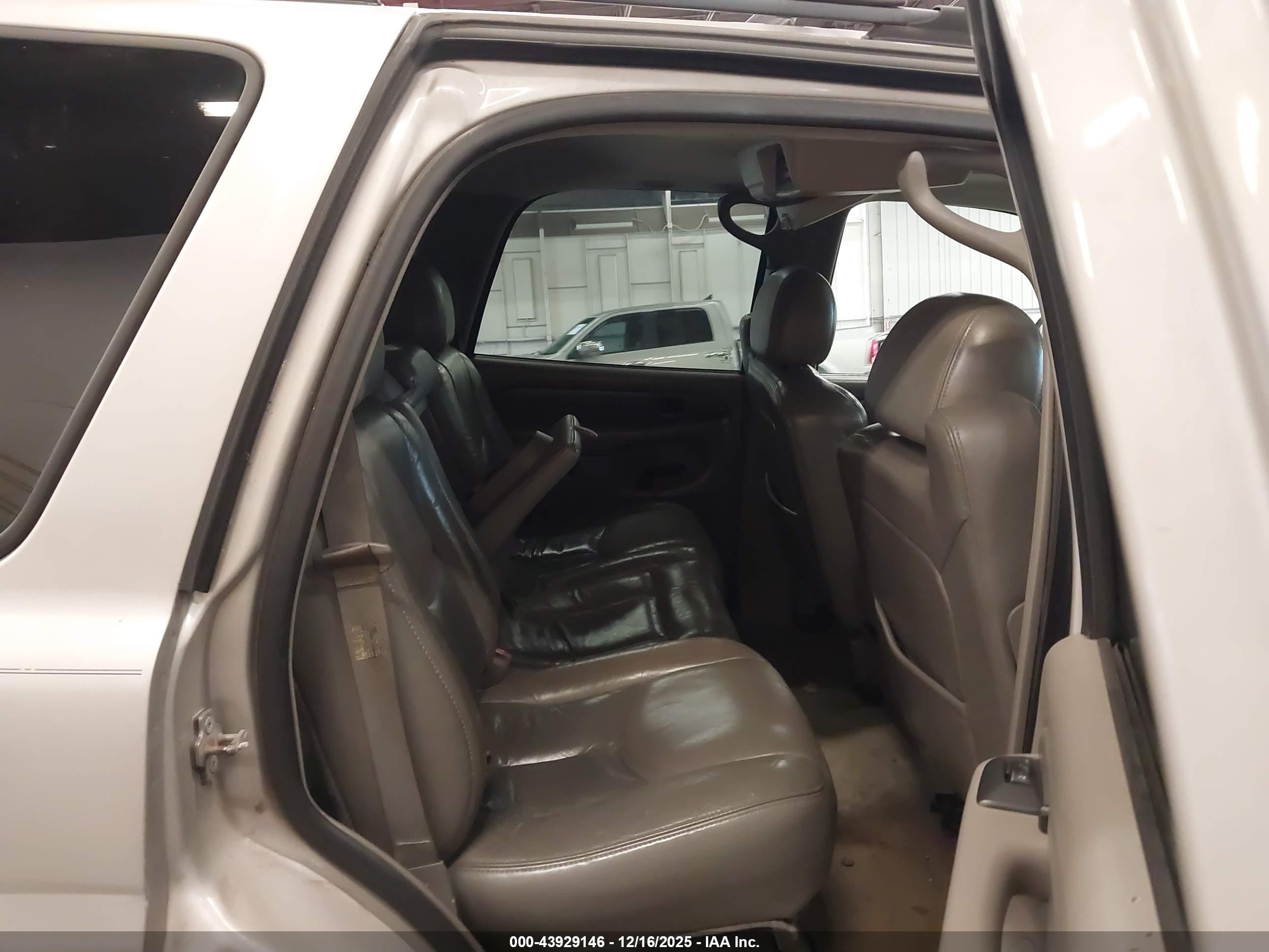 GMC YUKON image 8