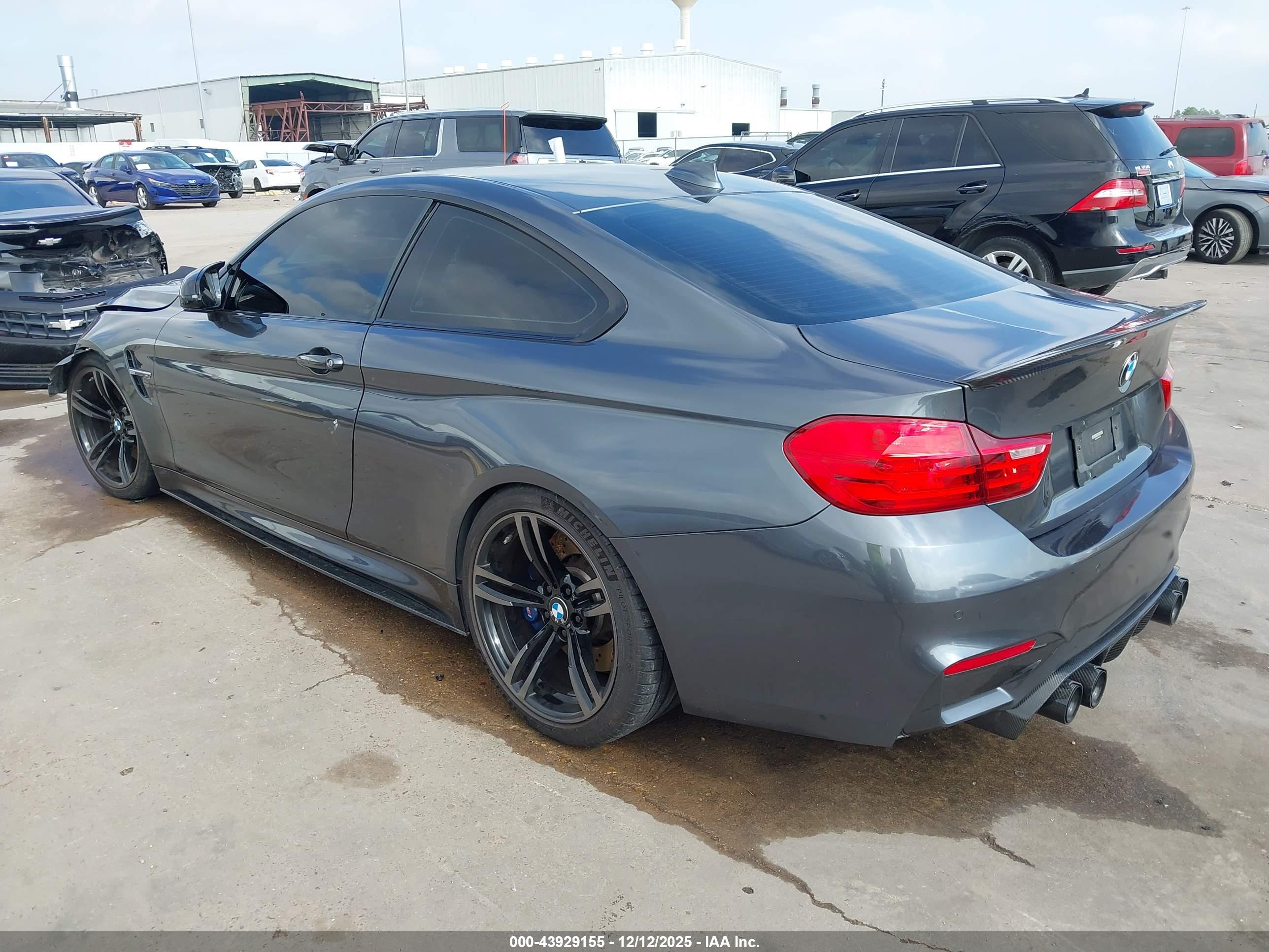 BMW M4 image 3