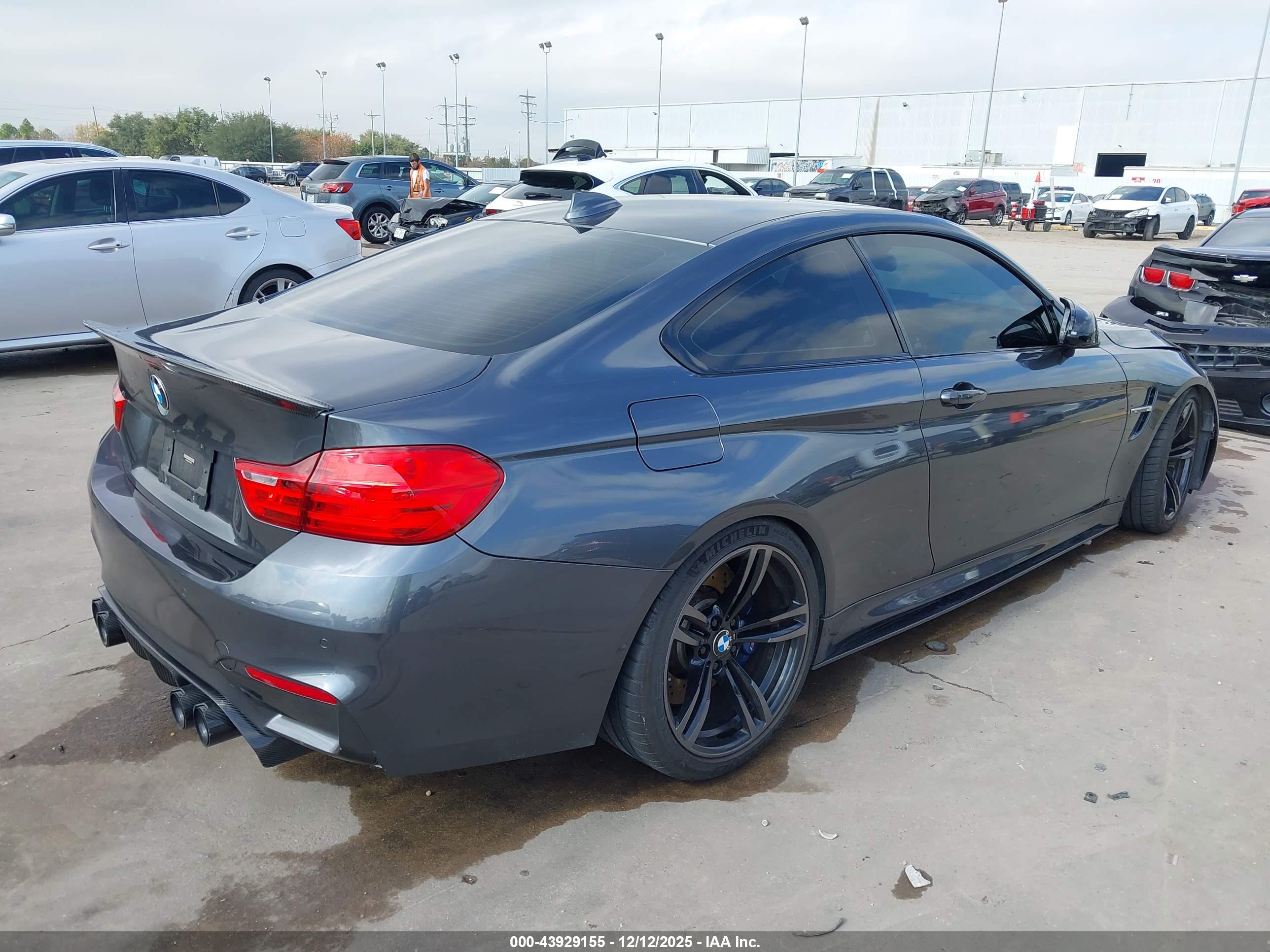 BMW M4 image 4