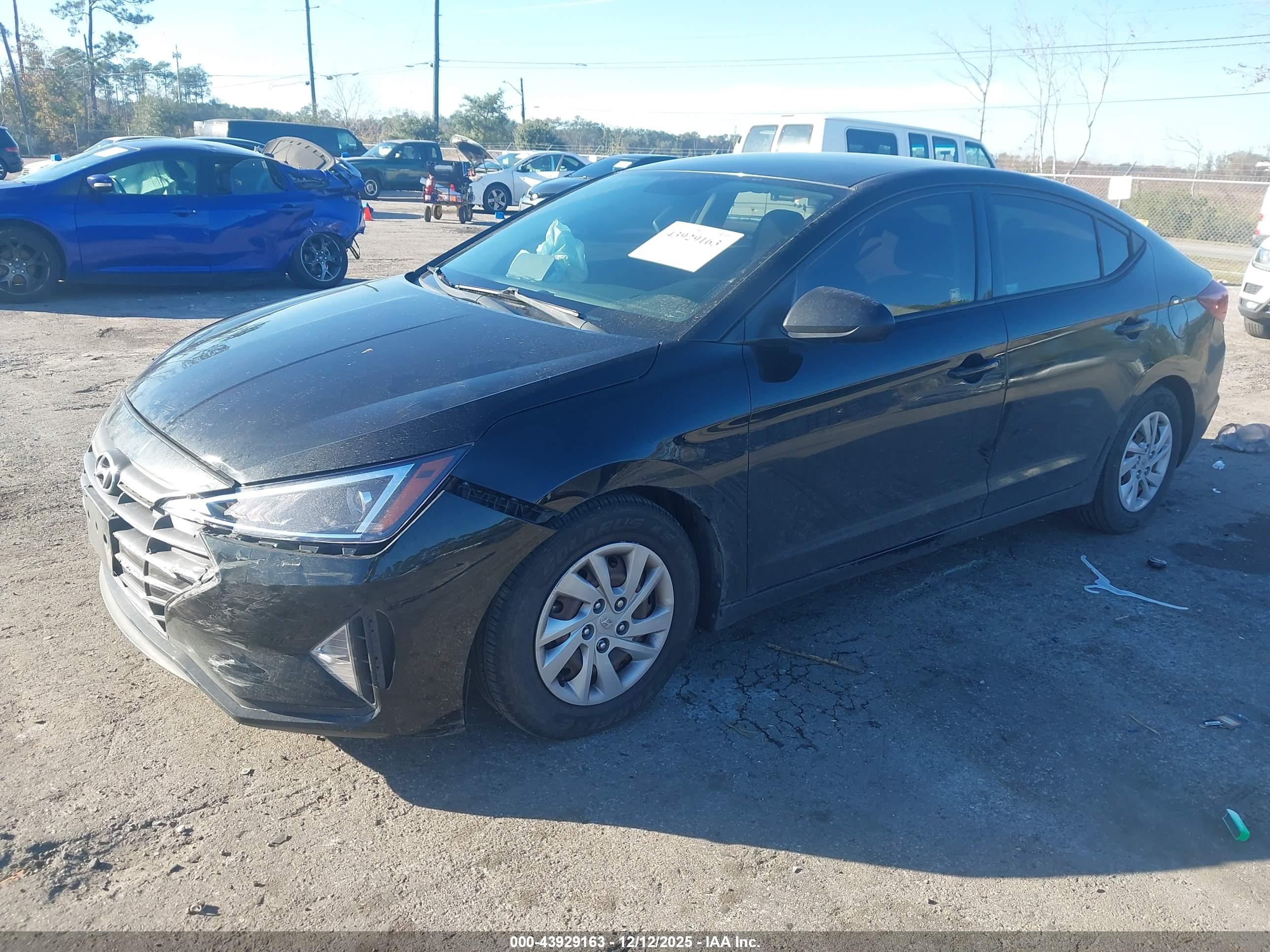 HYUNDAI ELANTRA image 2