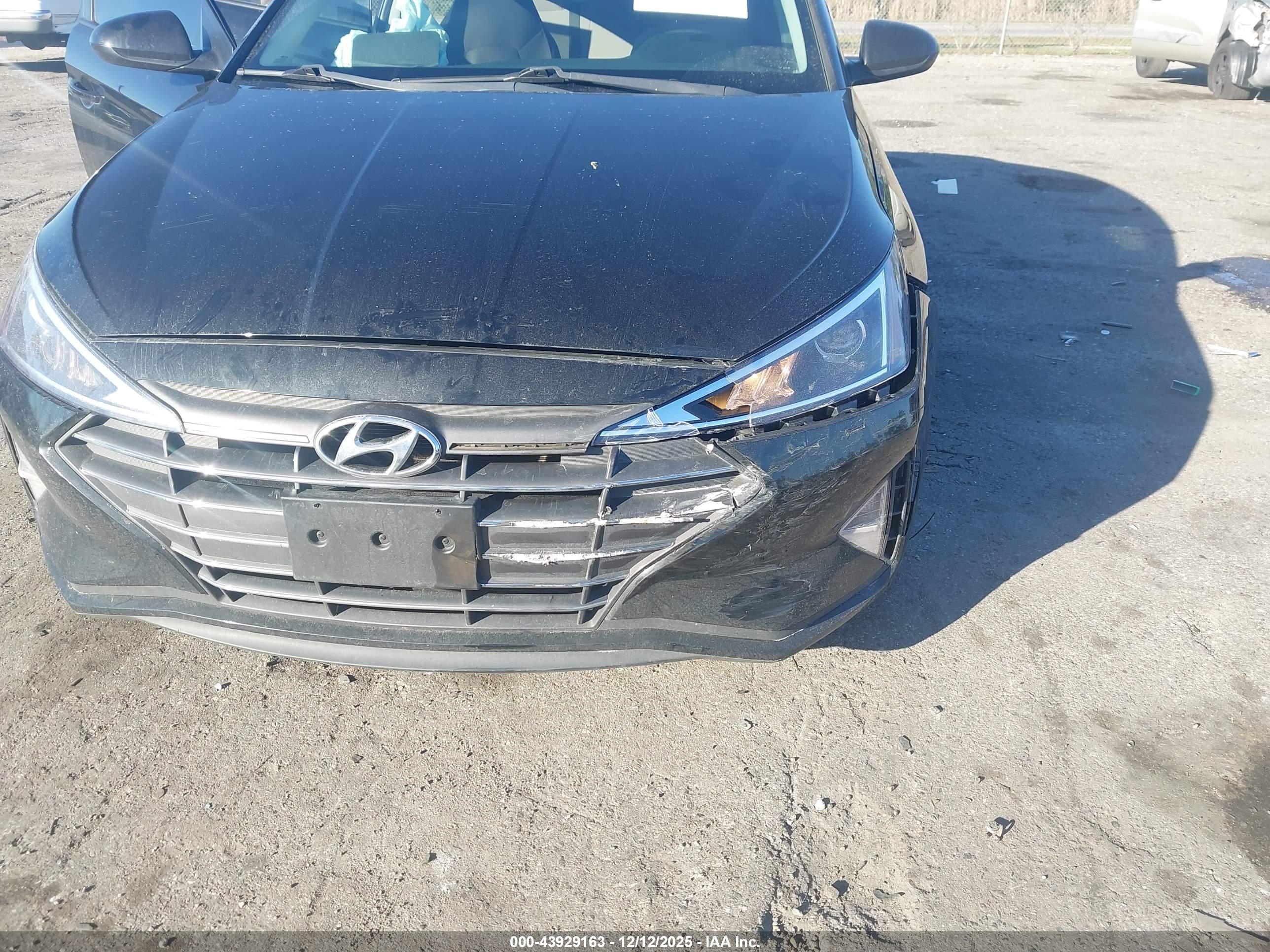 HYUNDAI ELANTRA image 6