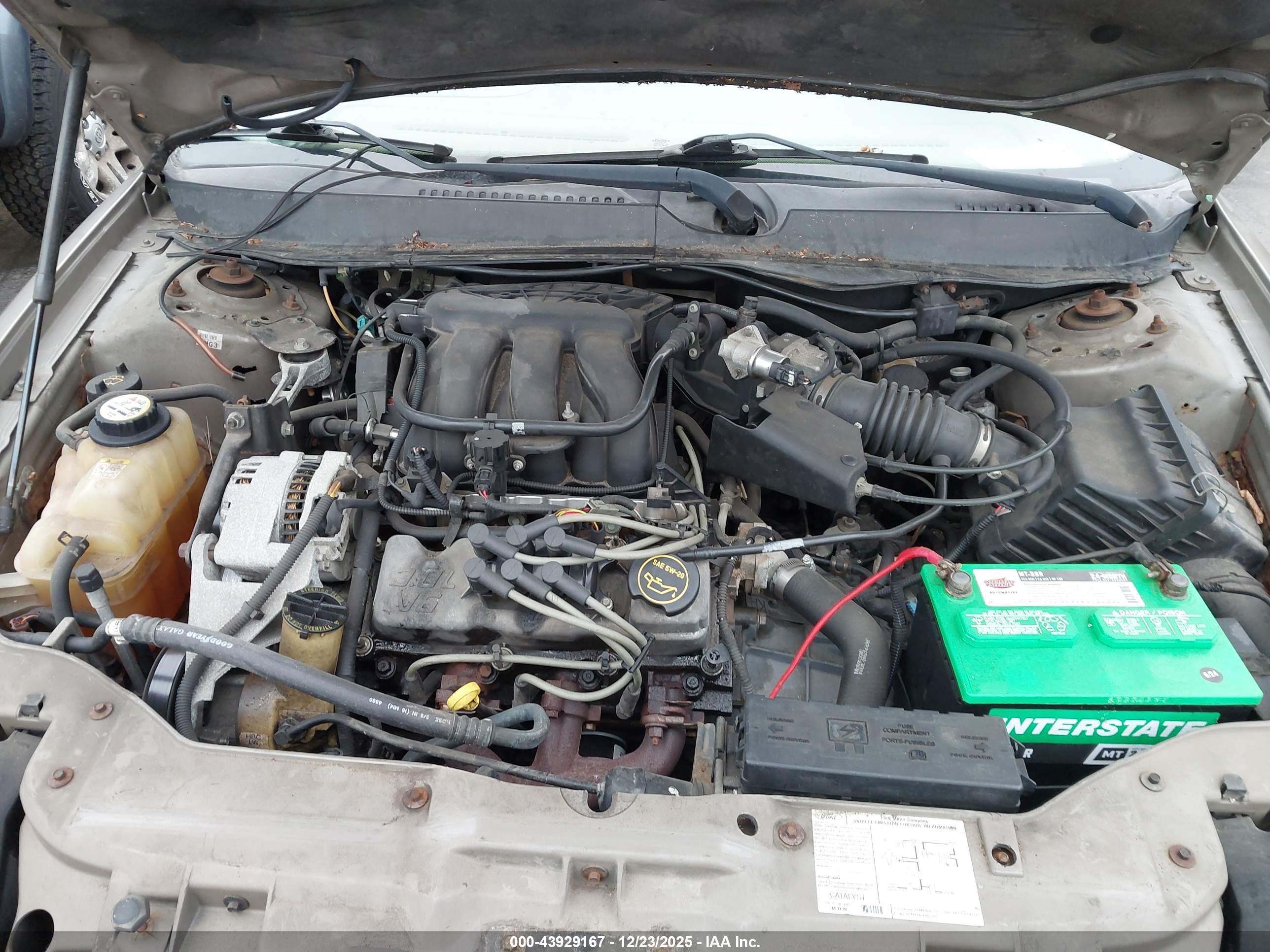 FORD TAURUS image 10