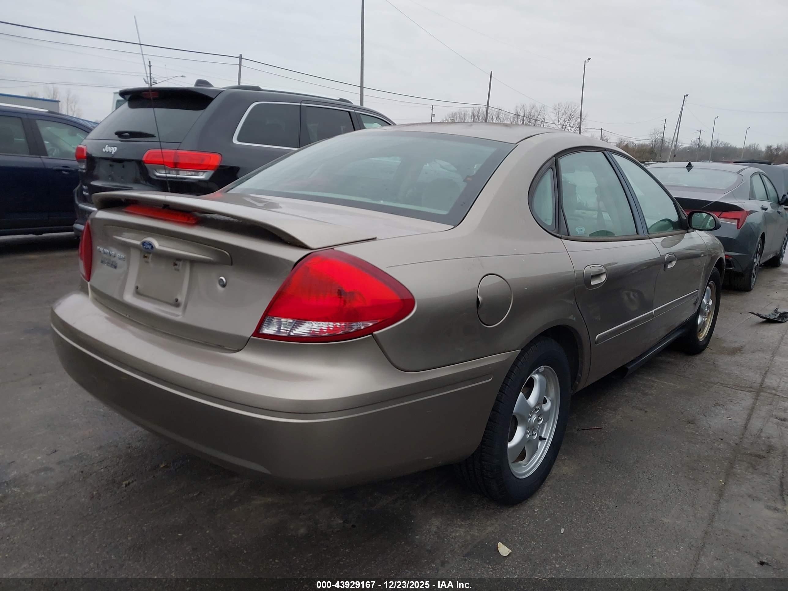 FORD TAURUS image 4