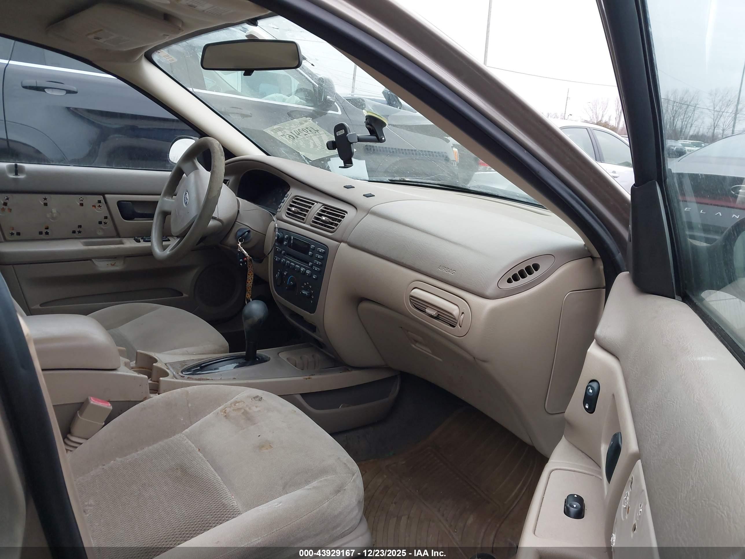 FORD TAURUS image 5