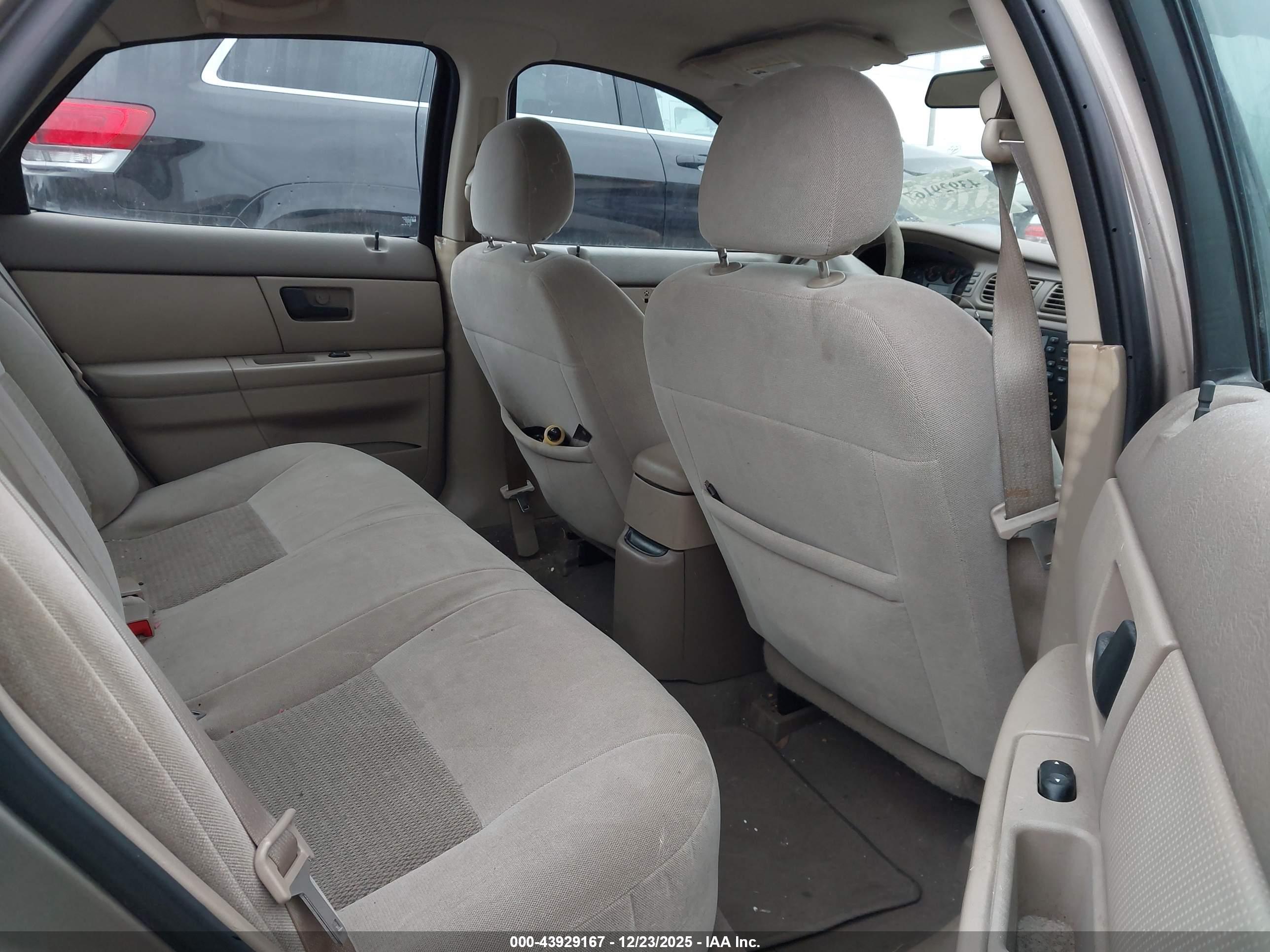 FORD TAURUS image 8