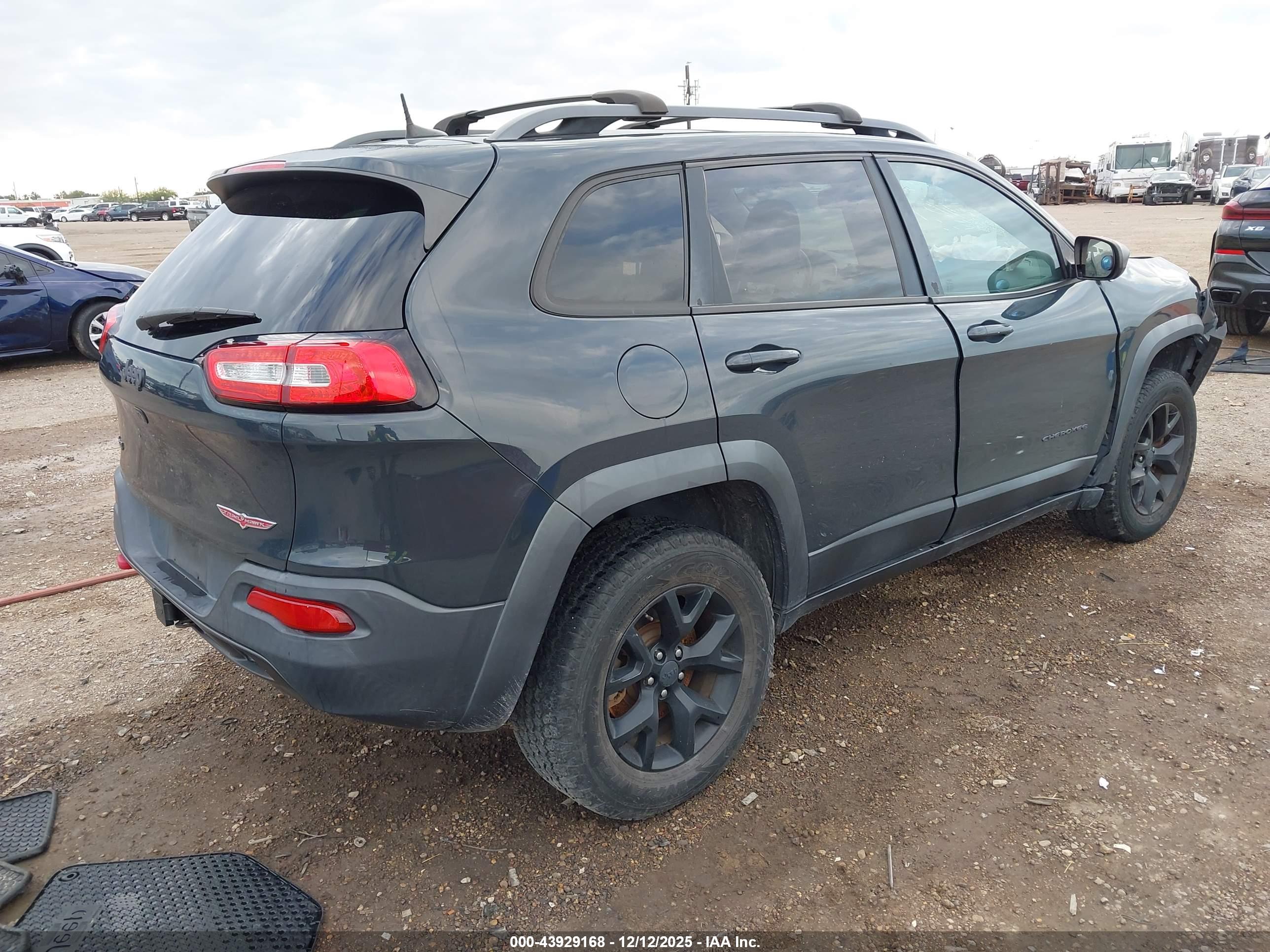 JEEP CHEROKEE image 4
