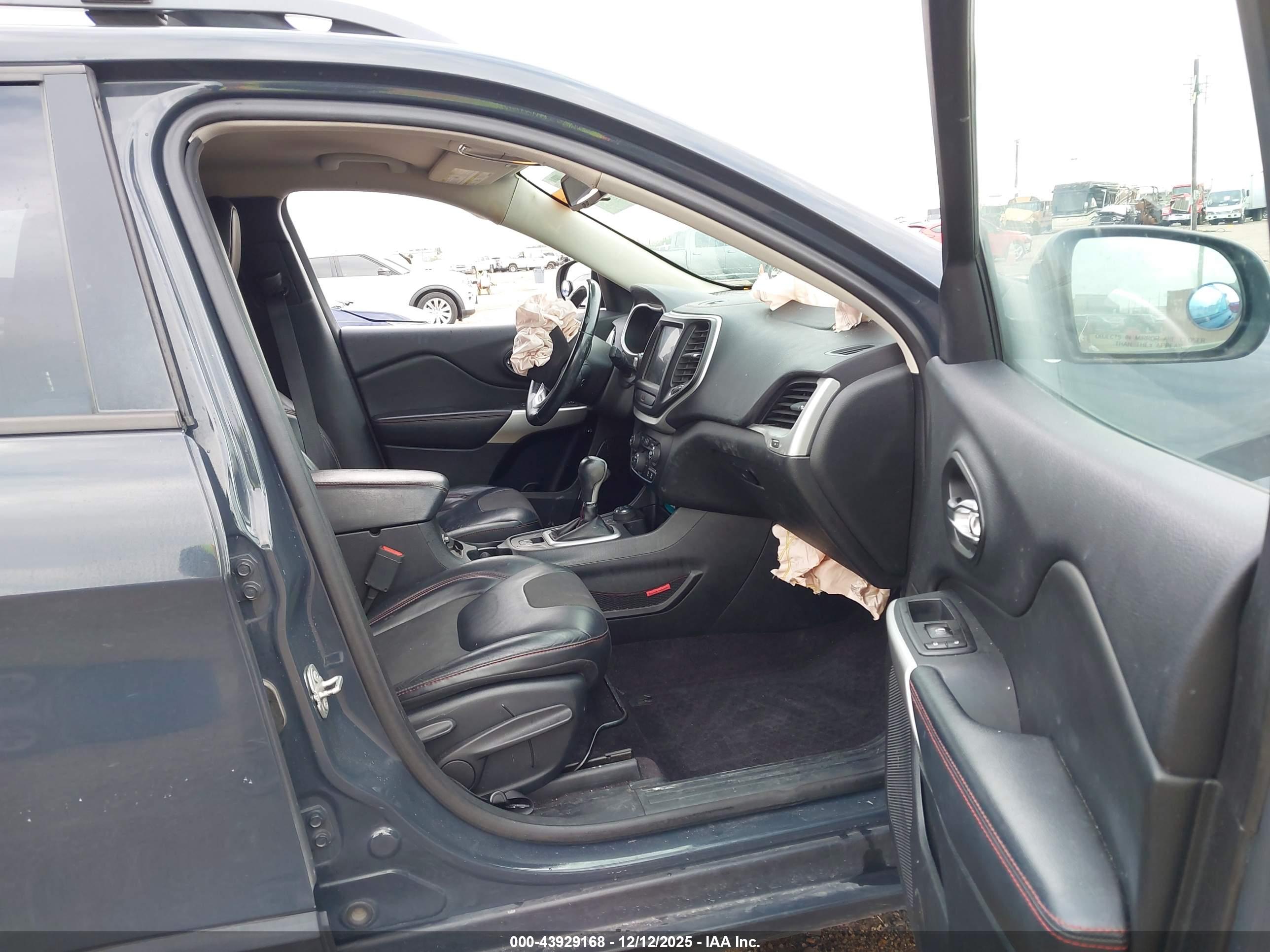 JEEP CHEROKEE image 5
