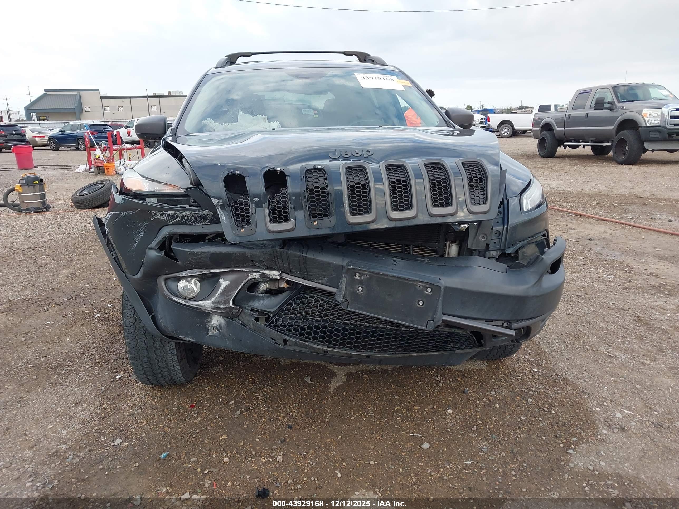 JEEP CHEROKEE image 6