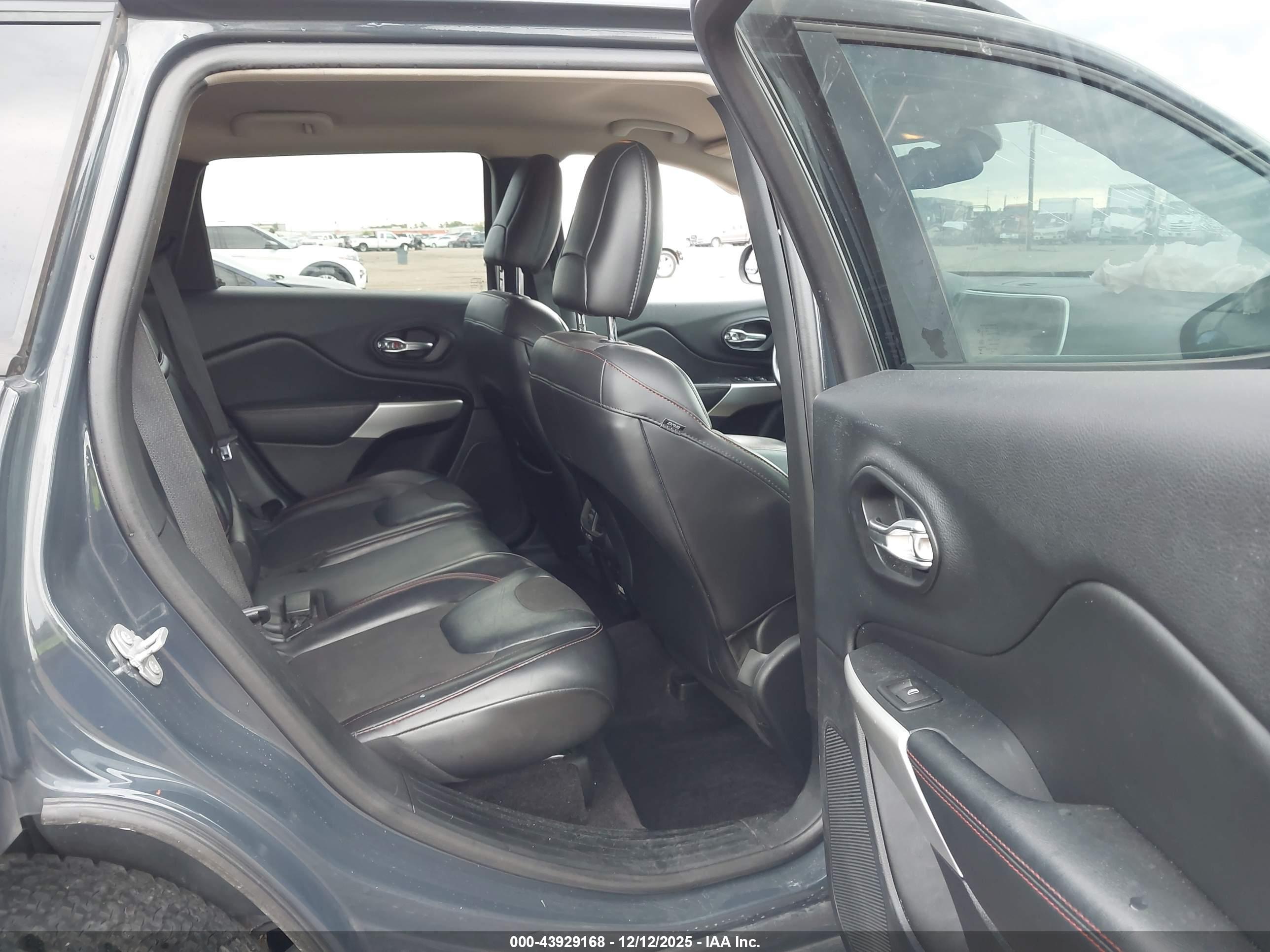 JEEP CHEROKEE image 8
