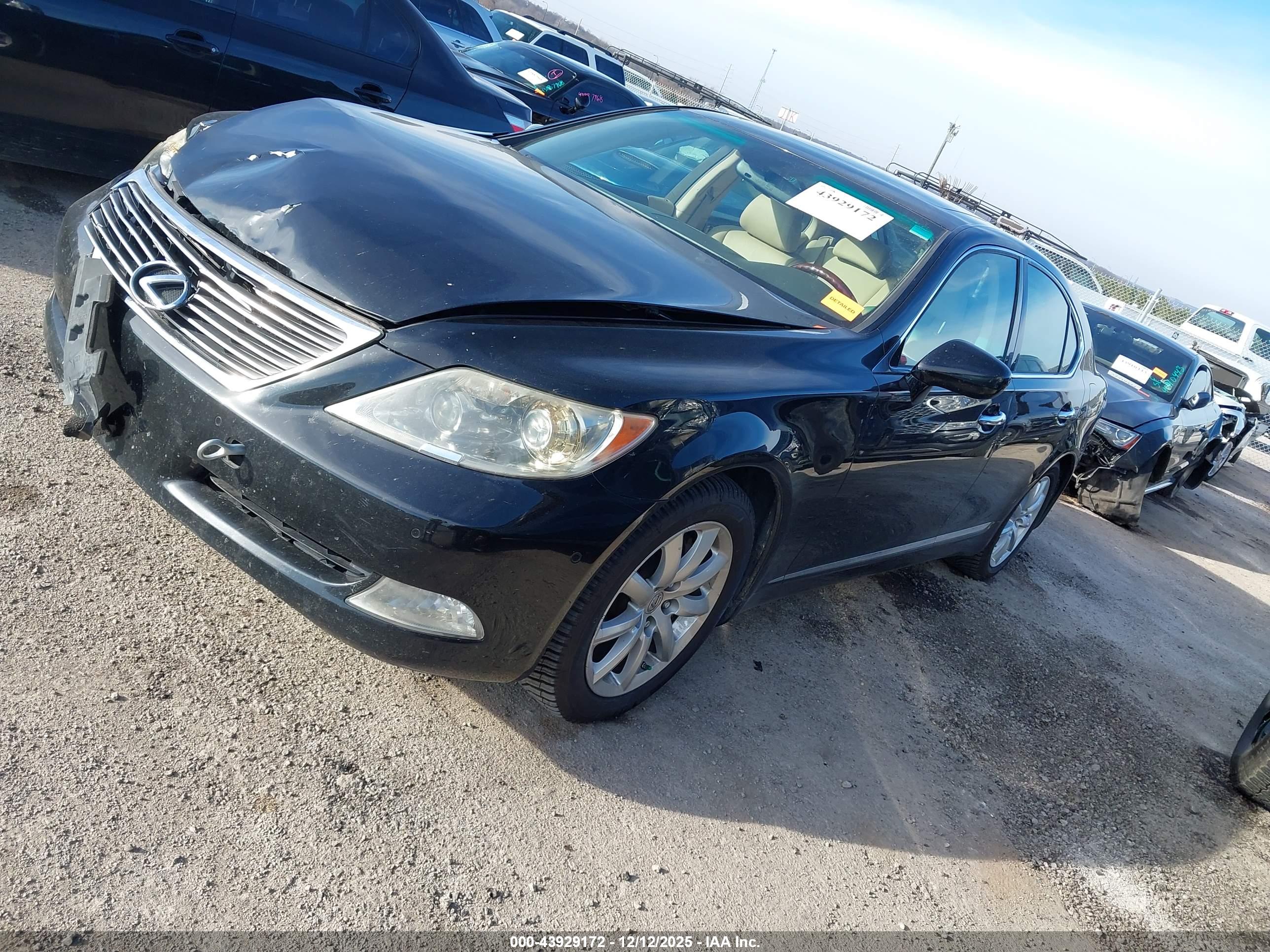 LEXUS LS image 2