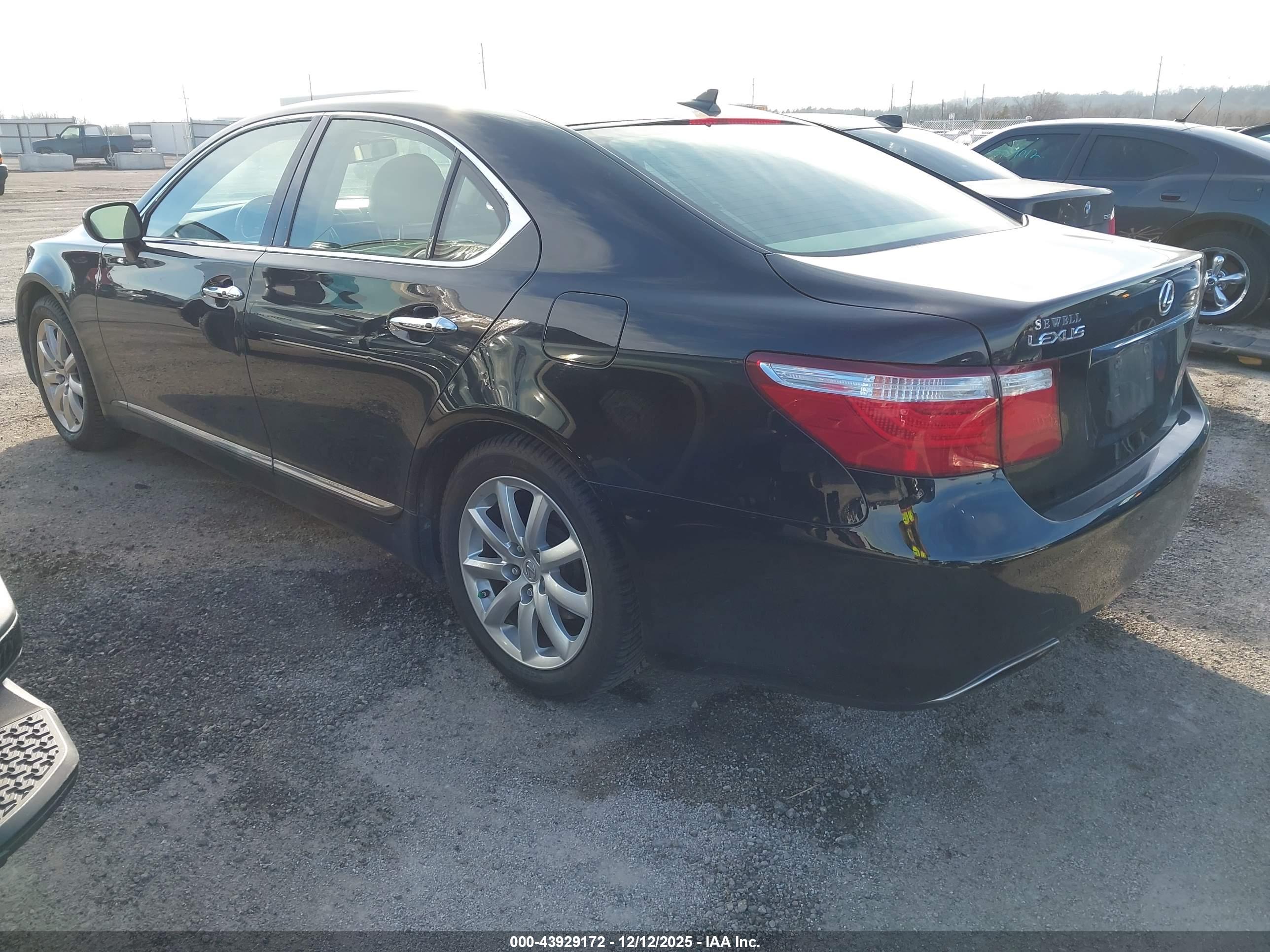 LEXUS LS image 3