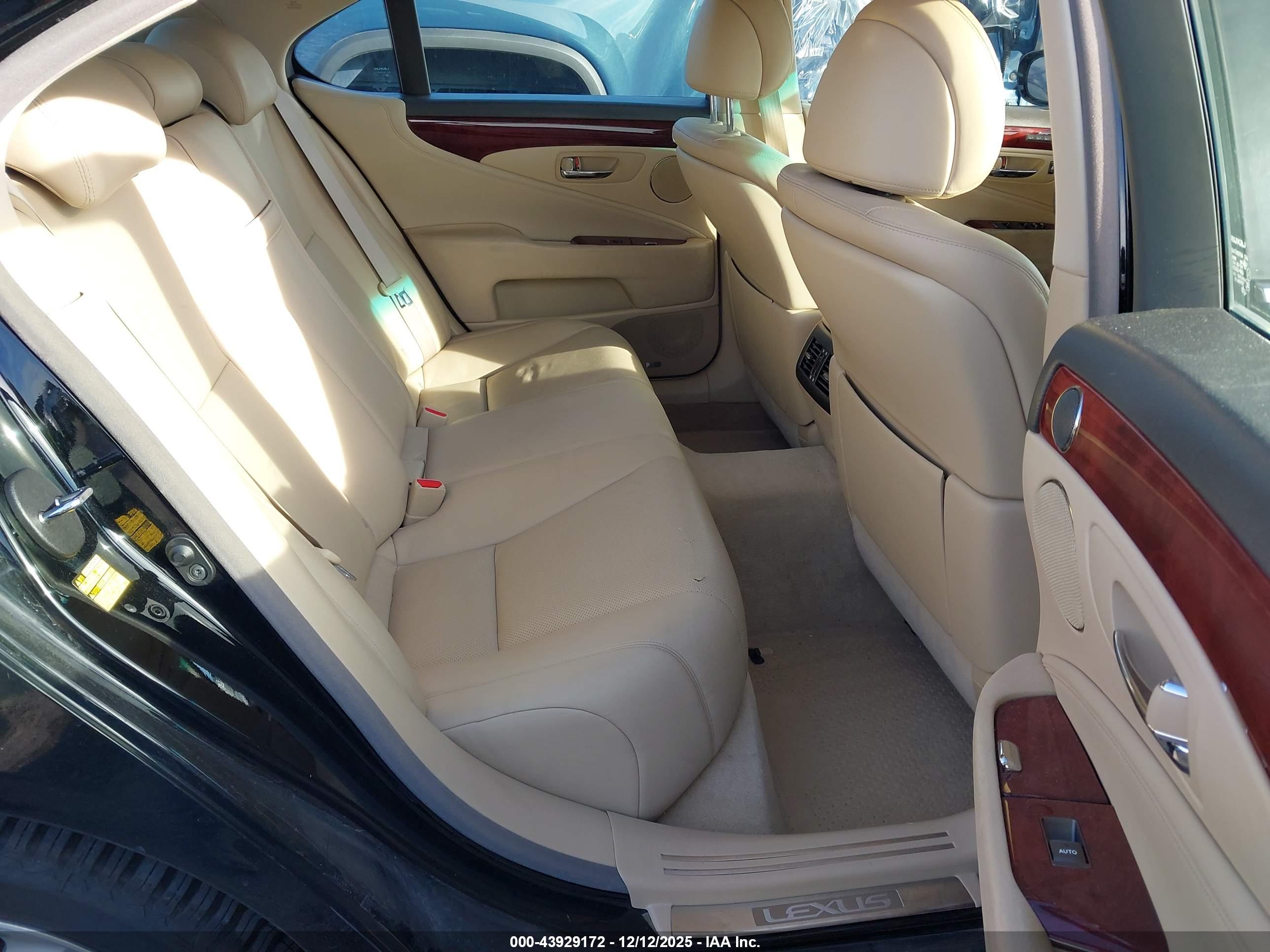 LEXUS LS image 8