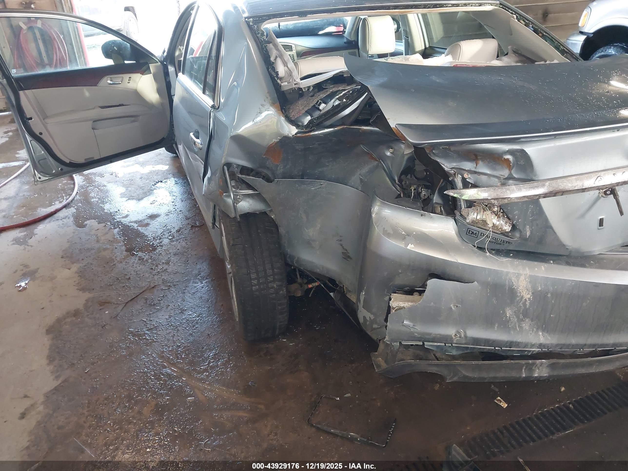 TOYOTA AVALON image 6