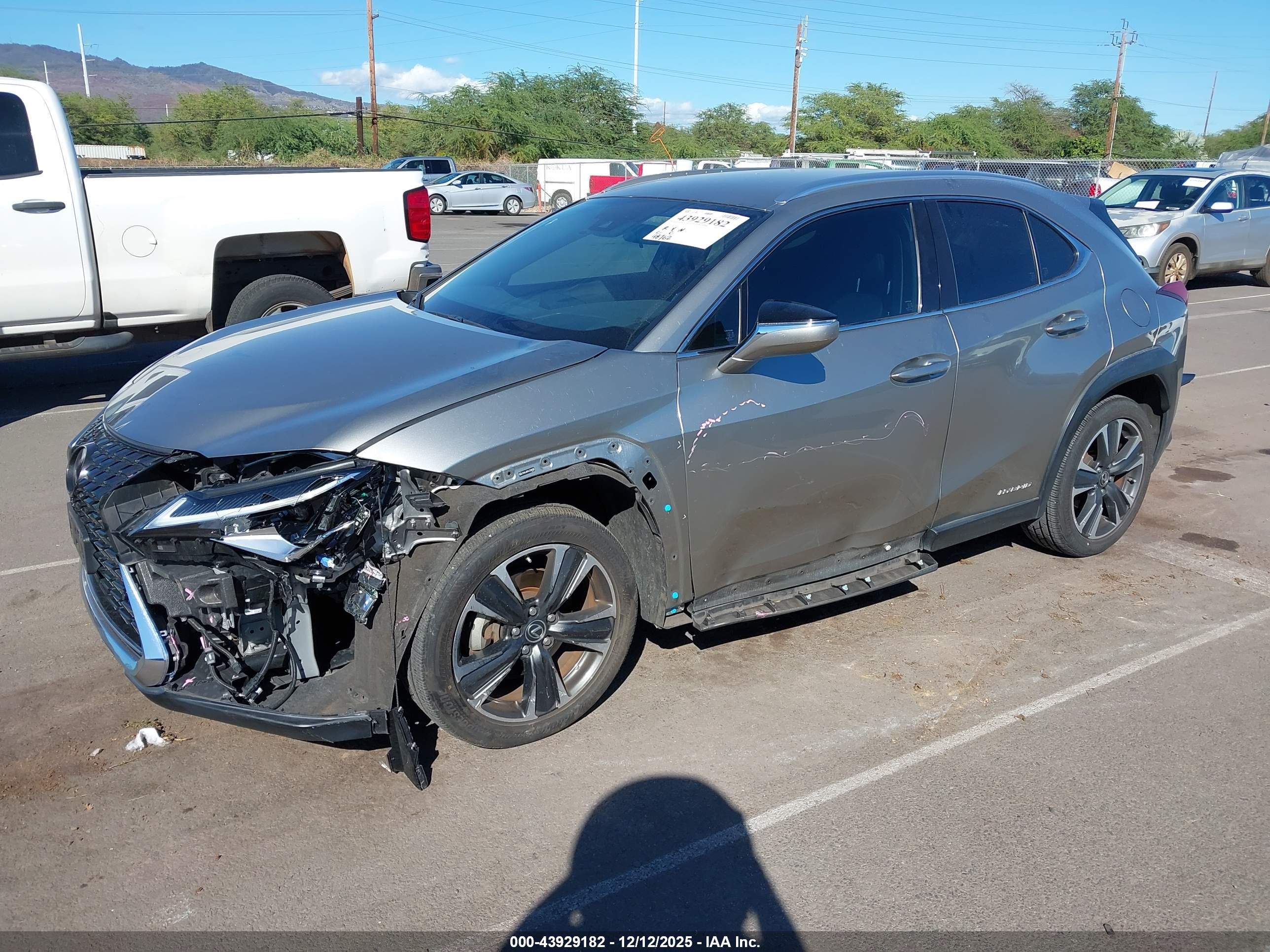 LEXUS UX image 2