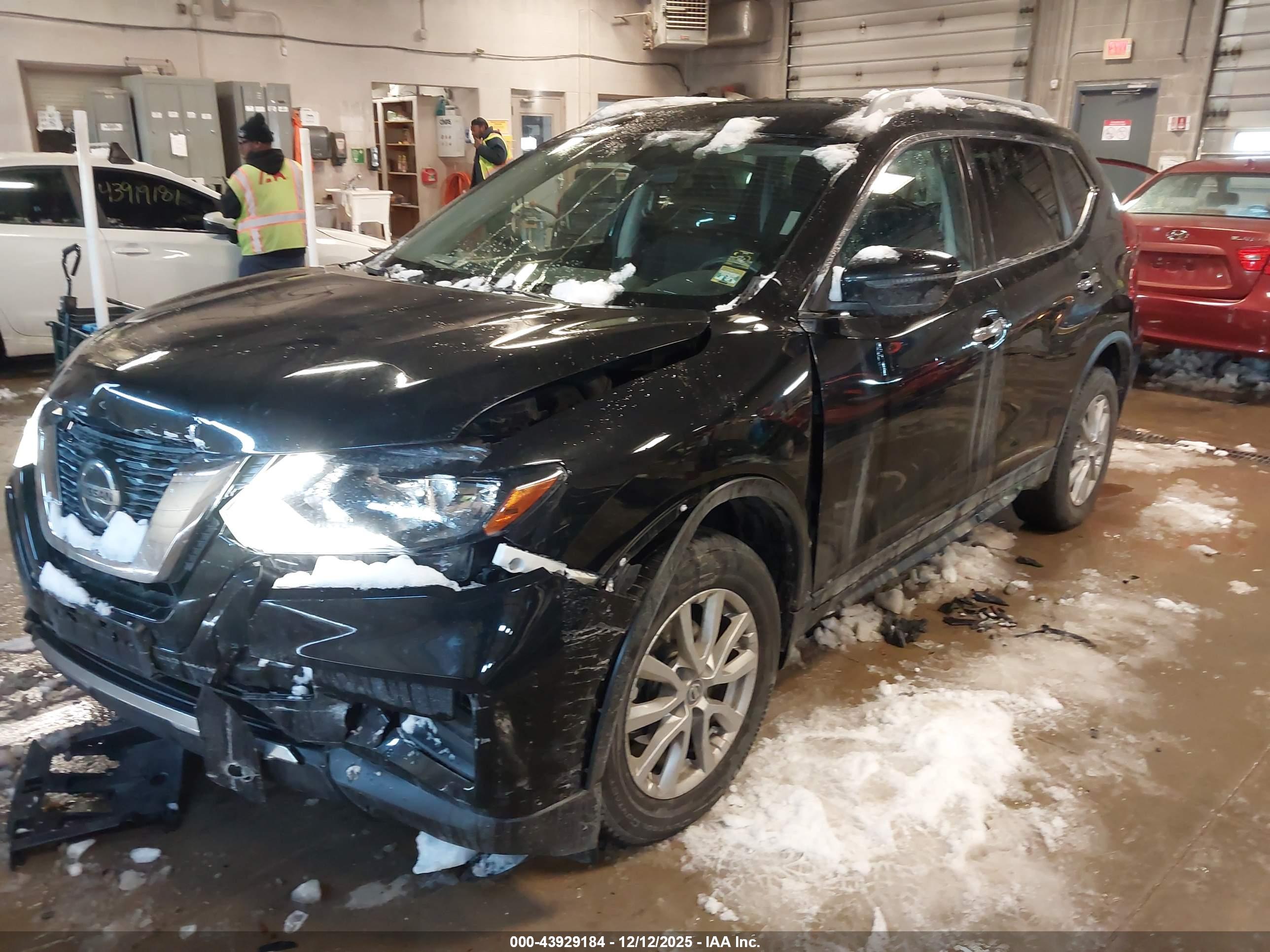 NISSAN ROGUE image 2