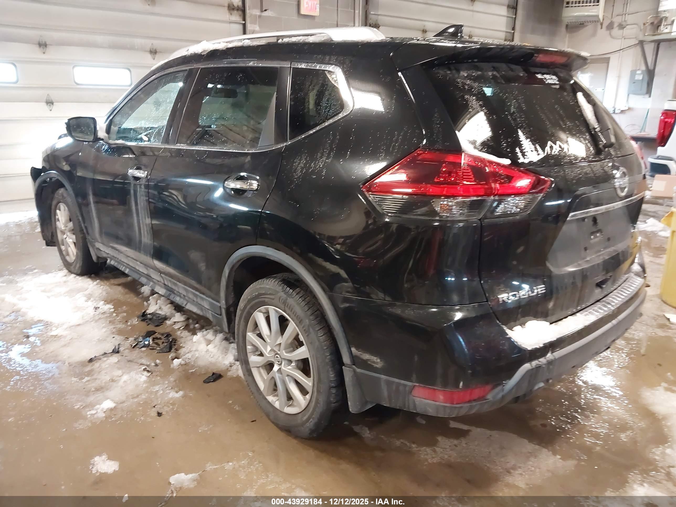 NISSAN ROGUE image 3