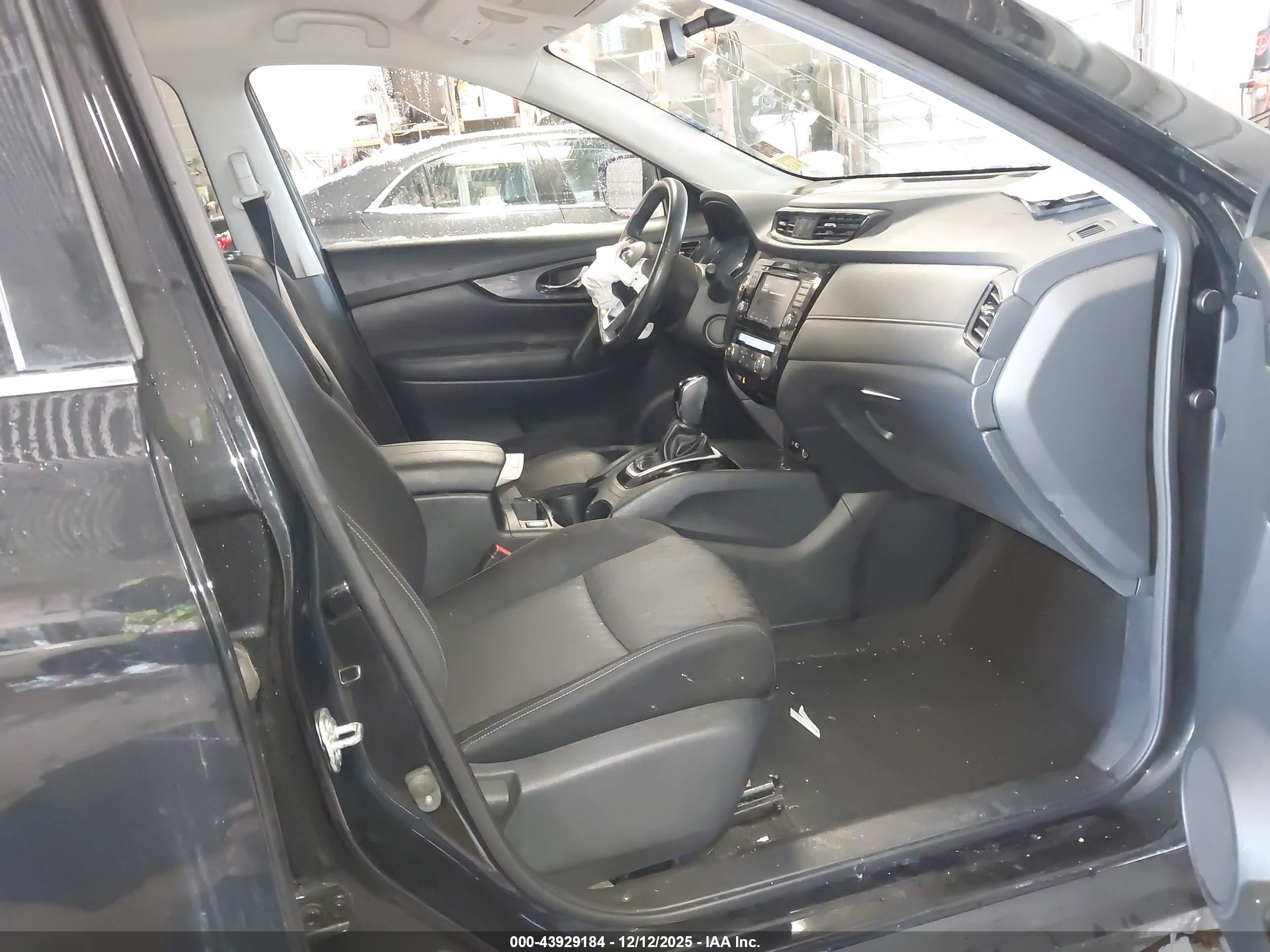 NISSAN ROGUE image 5