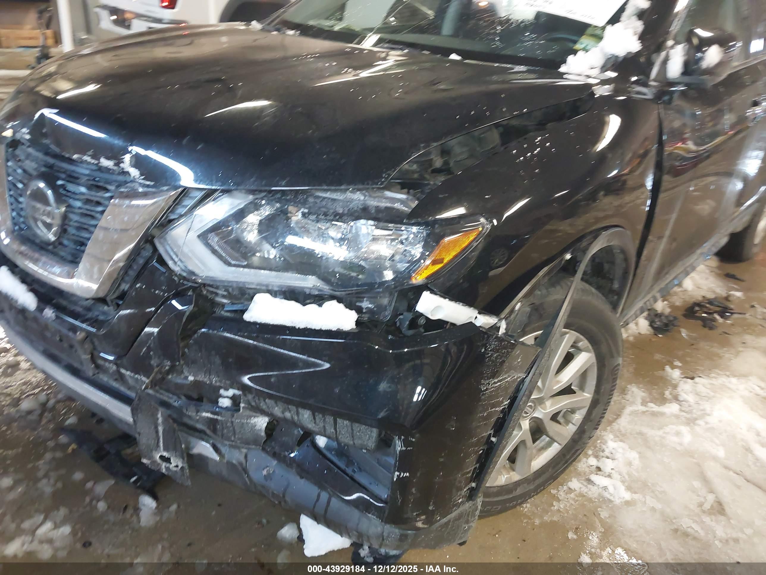 NISSAN ROGUE image 6