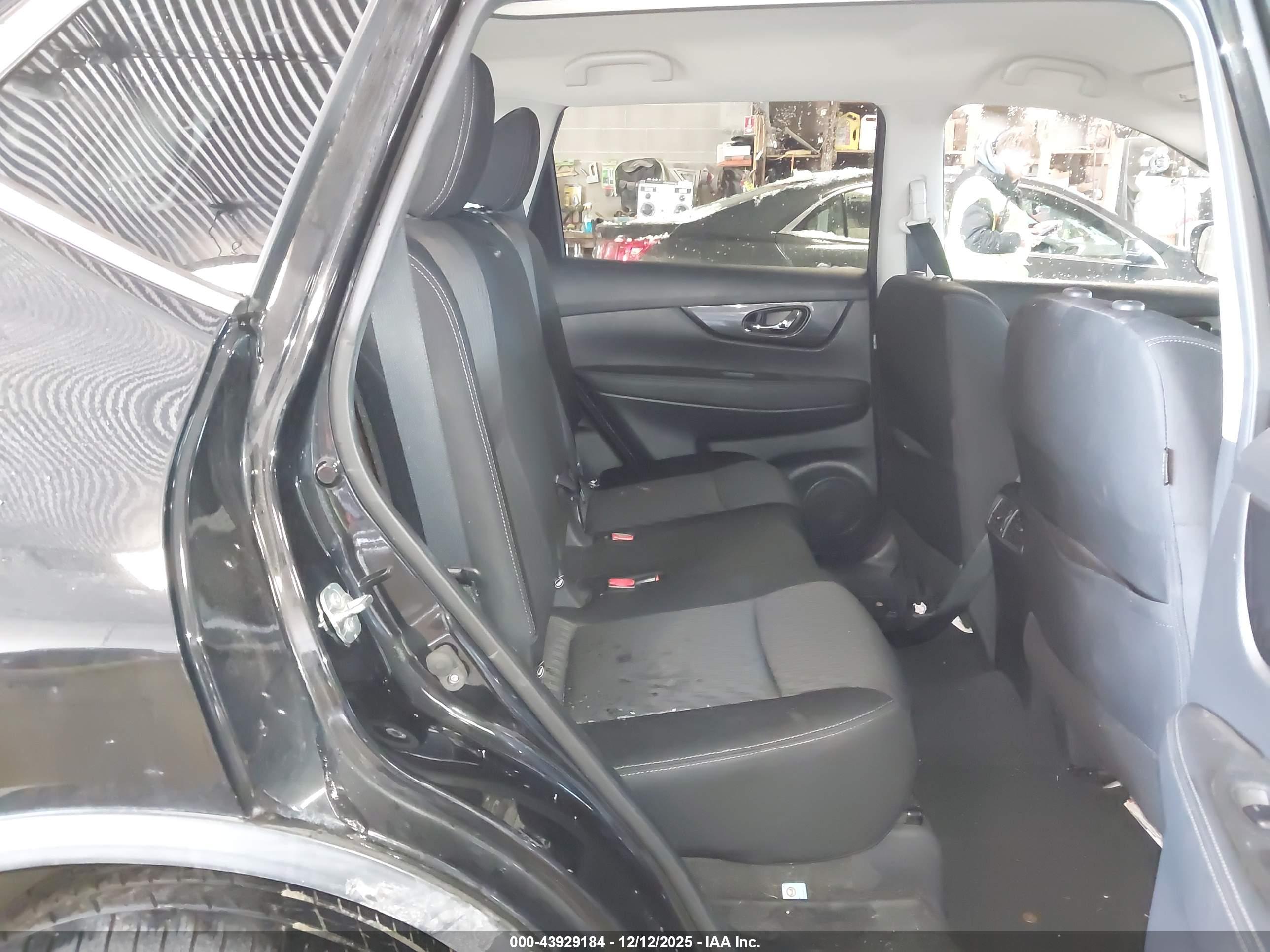 NISSAN ROGUE image 8
