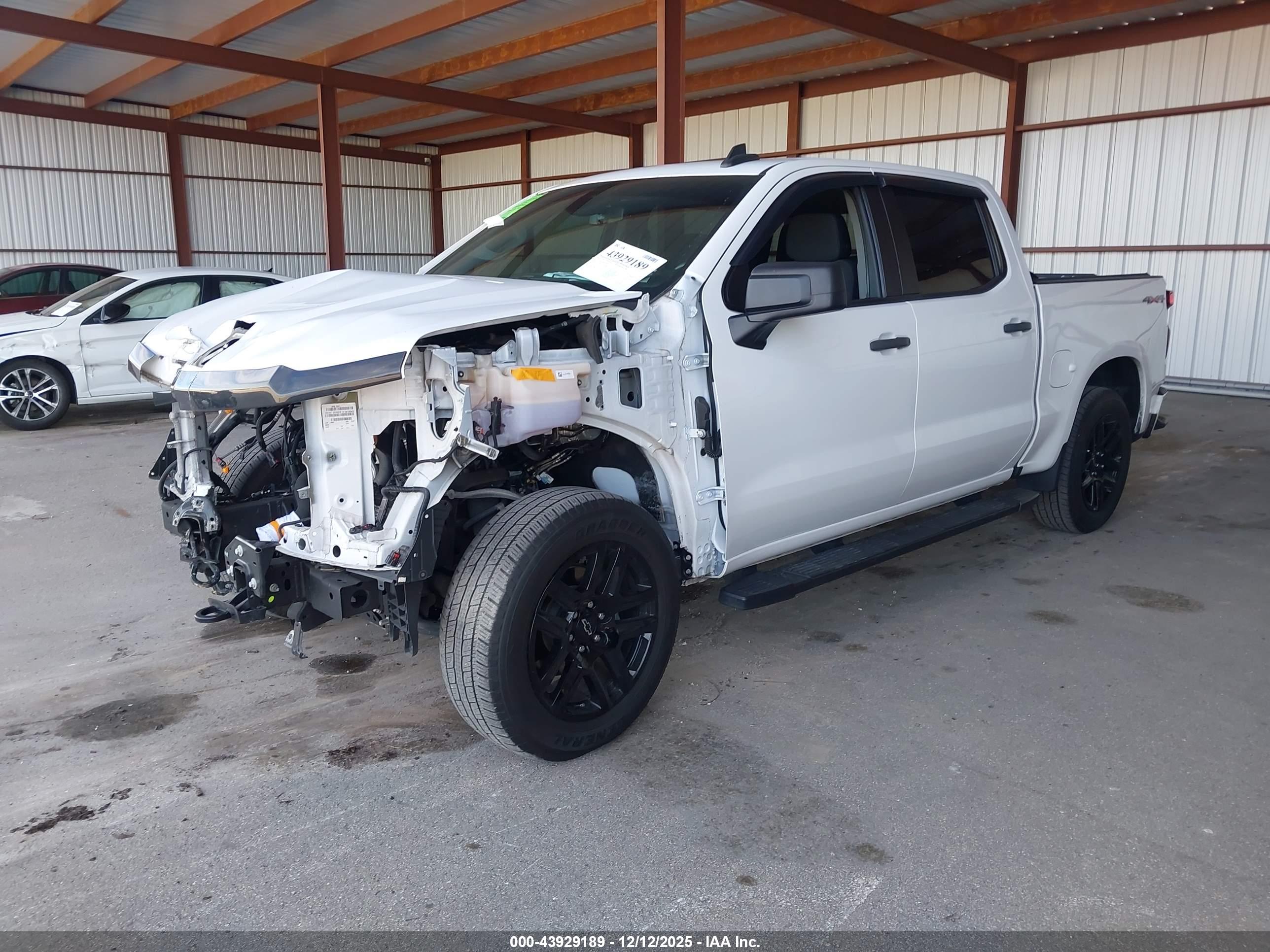 CHEVROLET SILVERADO image 2
