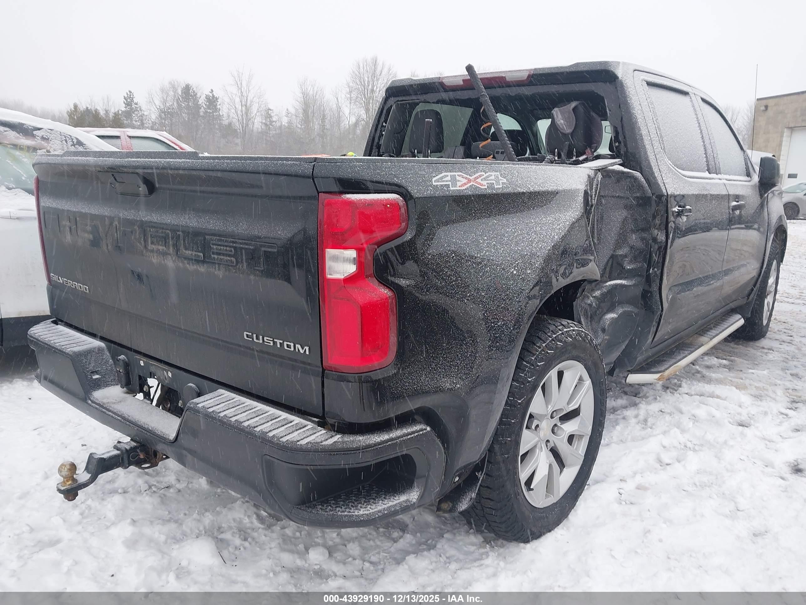 CHEVROLET SILVERADO image 4