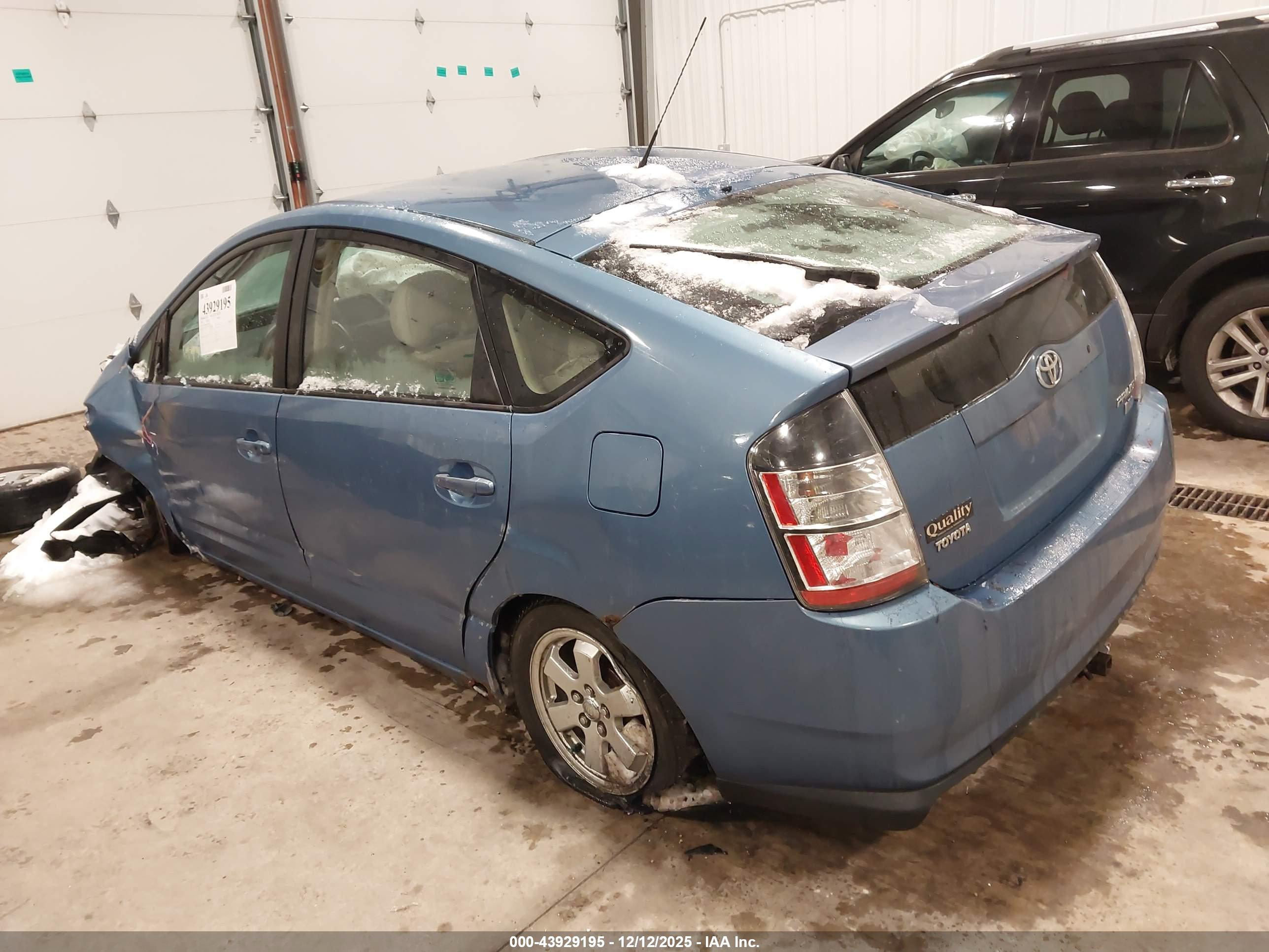 TOYOTA PRIUS image 3
