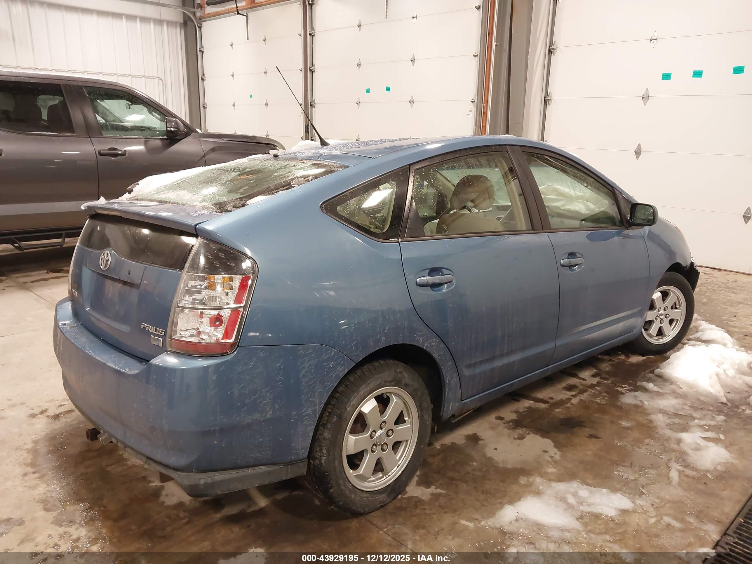 TOYOTA PRIUS image 4