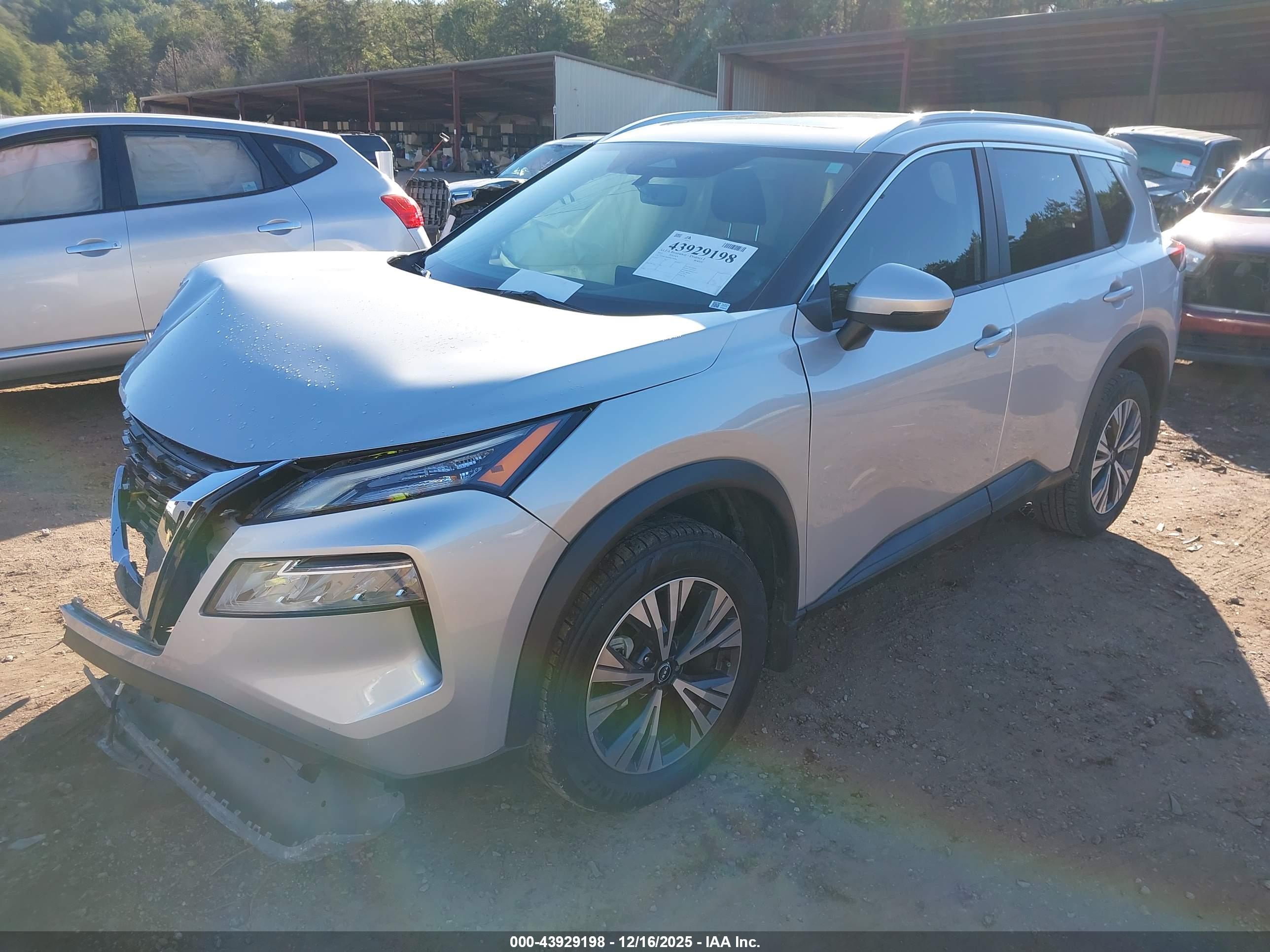 NISSAN ROGUE image 2