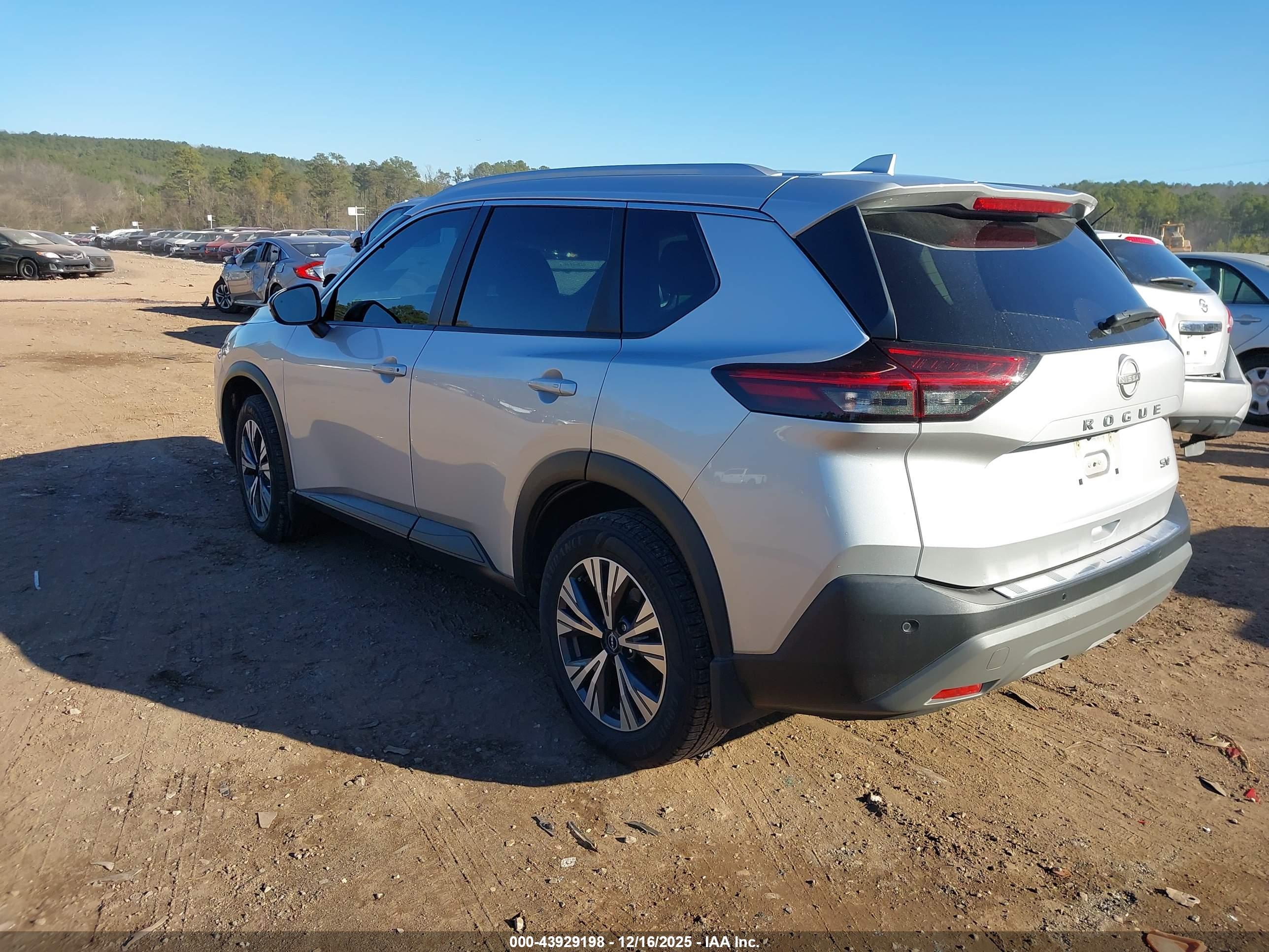 NISSAN ROGUE image 3