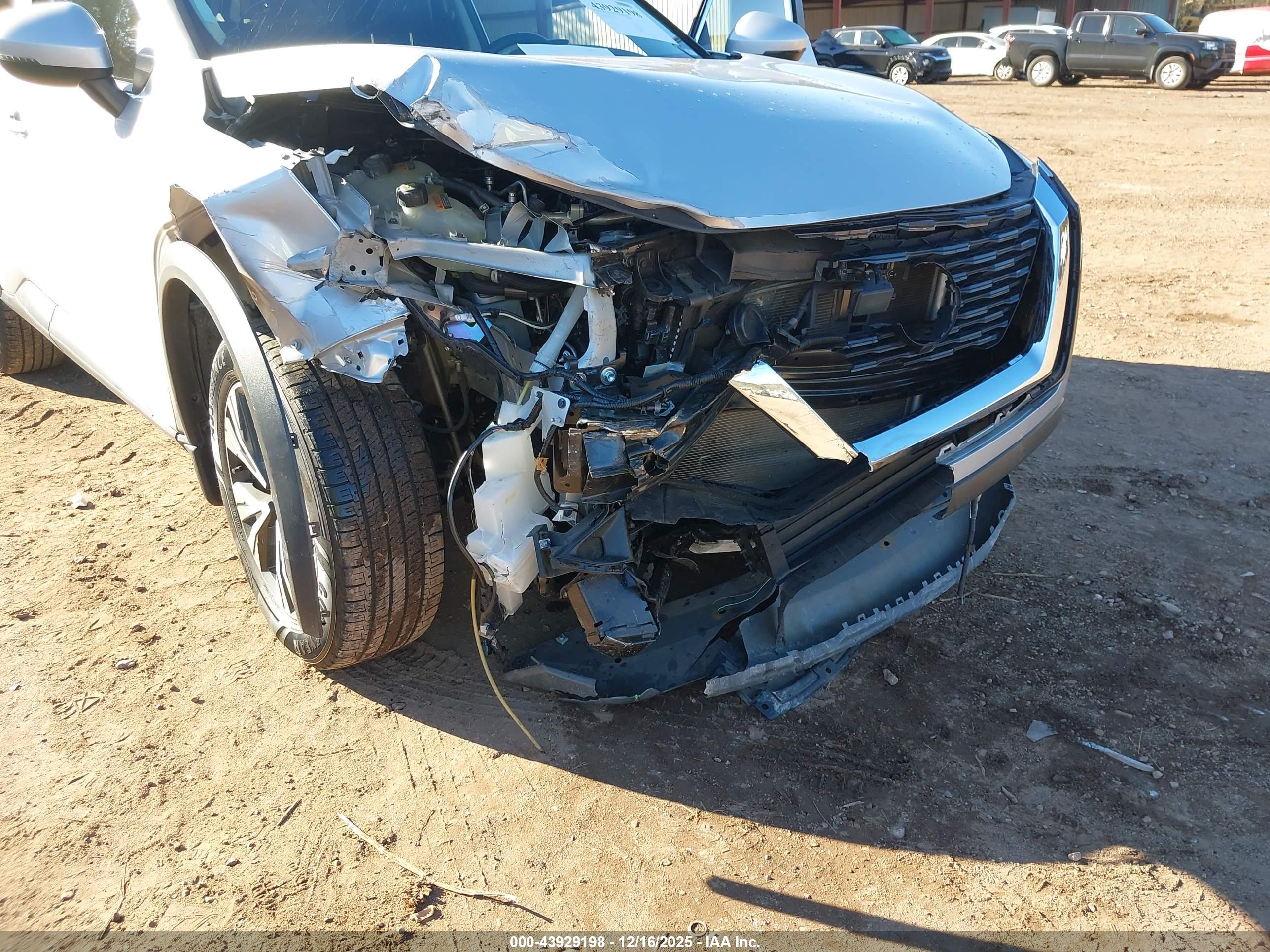 NISSAN ROGUE image 6