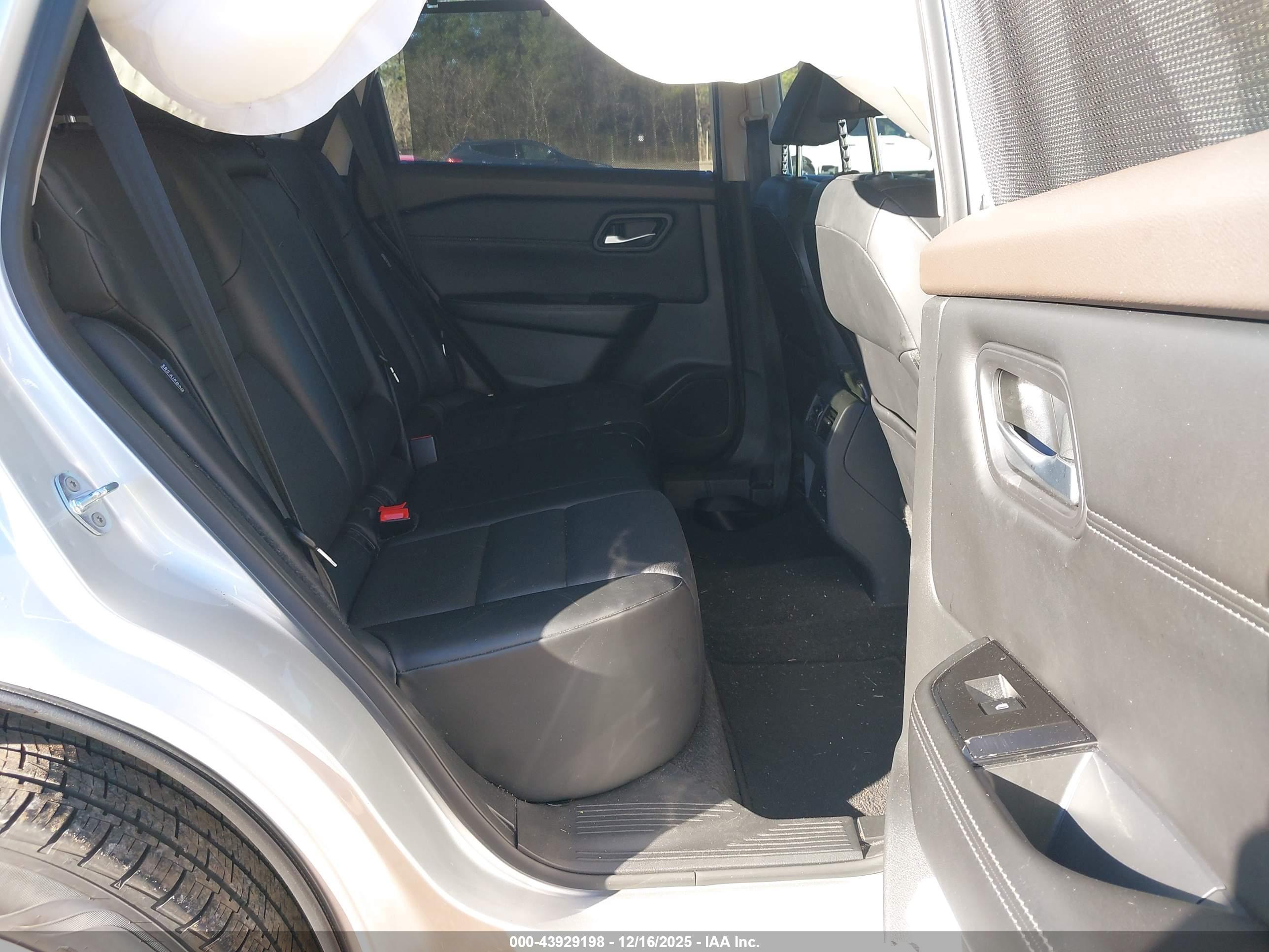 NISSAN ROGUE image 8